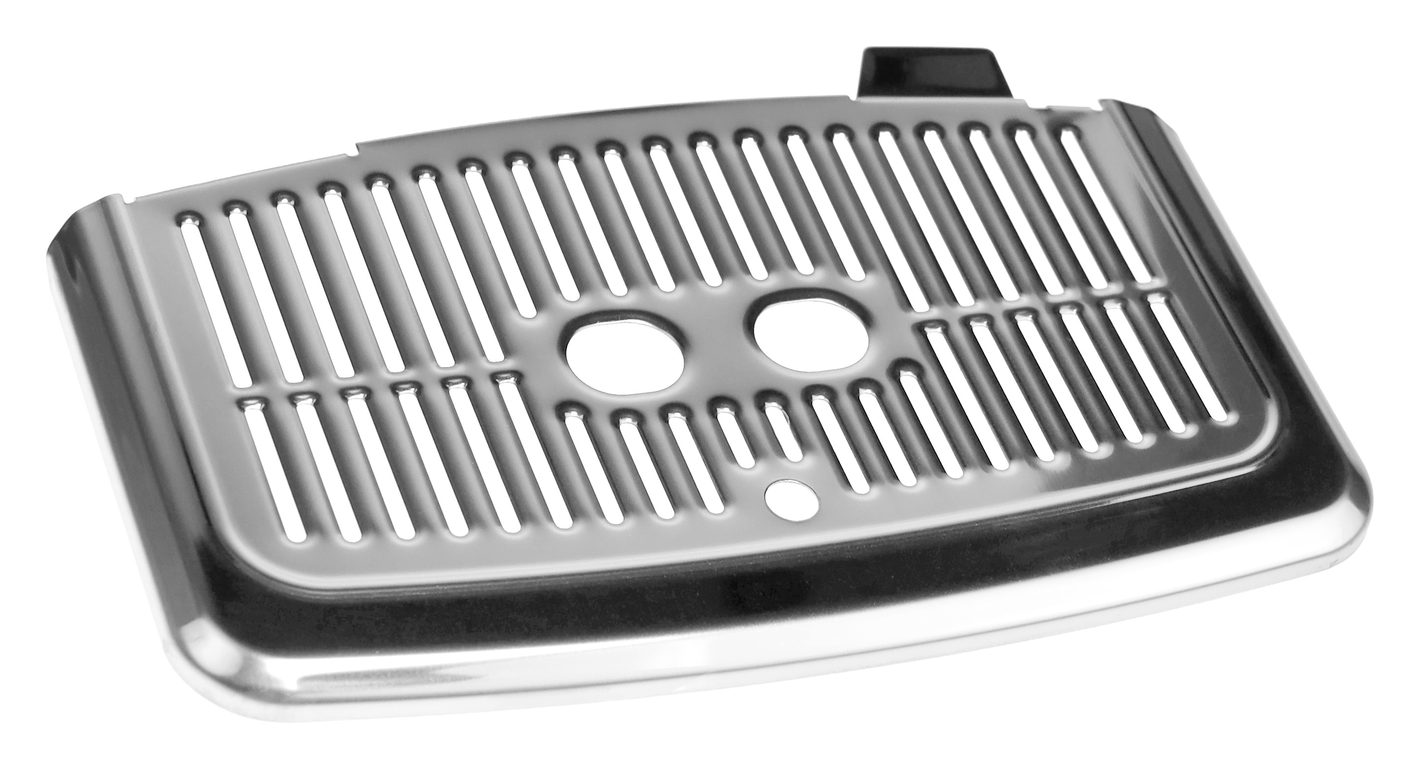 Eine glänzende Metall-Abtropffläche mit Schlitzen und zwei runden Aussparungen.