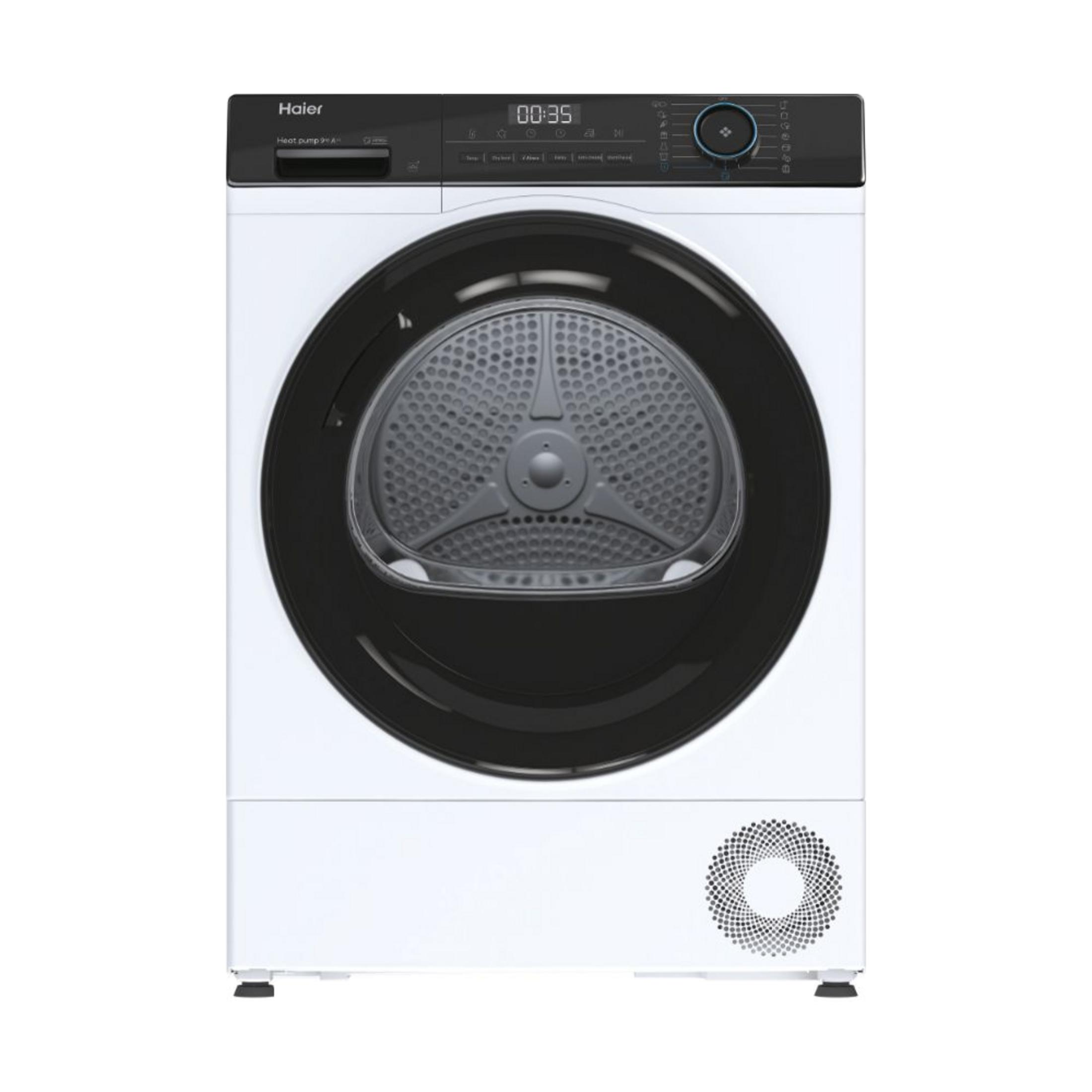 Siyah kapılı ve dijital ekranlı beyaz bir Haier kurutma makinesi.