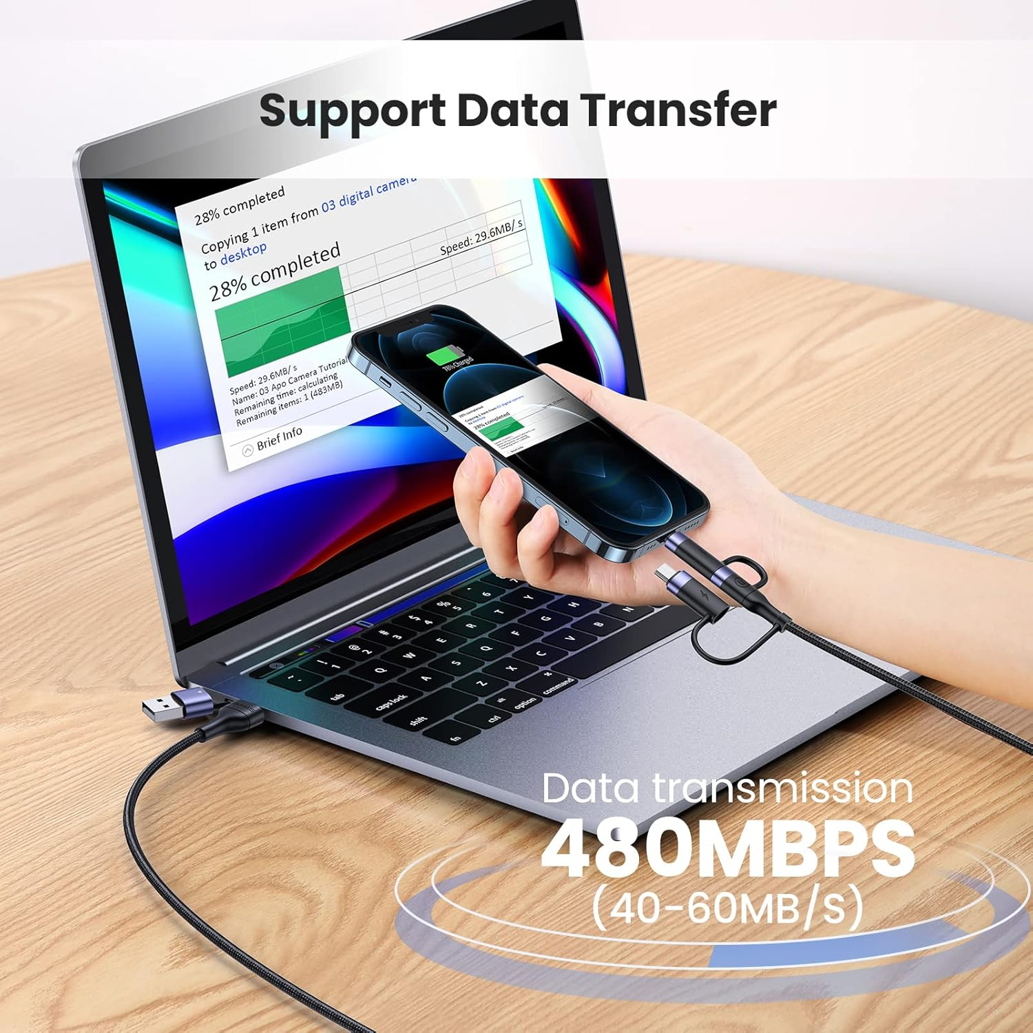 Laptop z podłączonym telefonem przesyłający dane. Prędkość 480MBPS.
