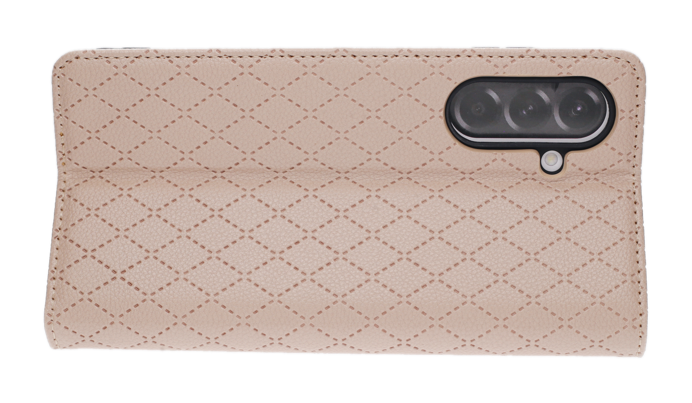 Eine beige Handyhülle mit Rautensteppung und drei Kameralinsen.