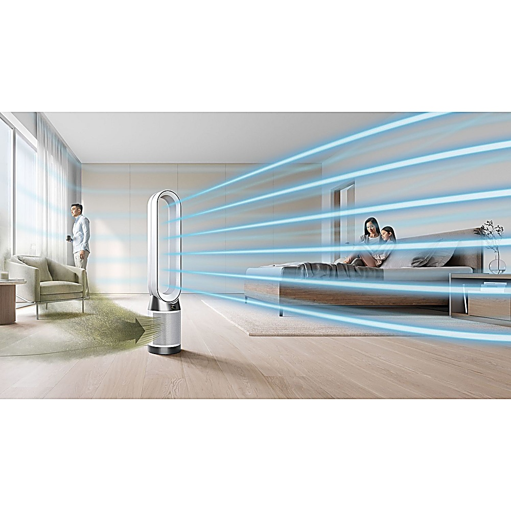 Un ventilatore in un soggiorno con flussi d'aria diretti verso un letto con due persone.