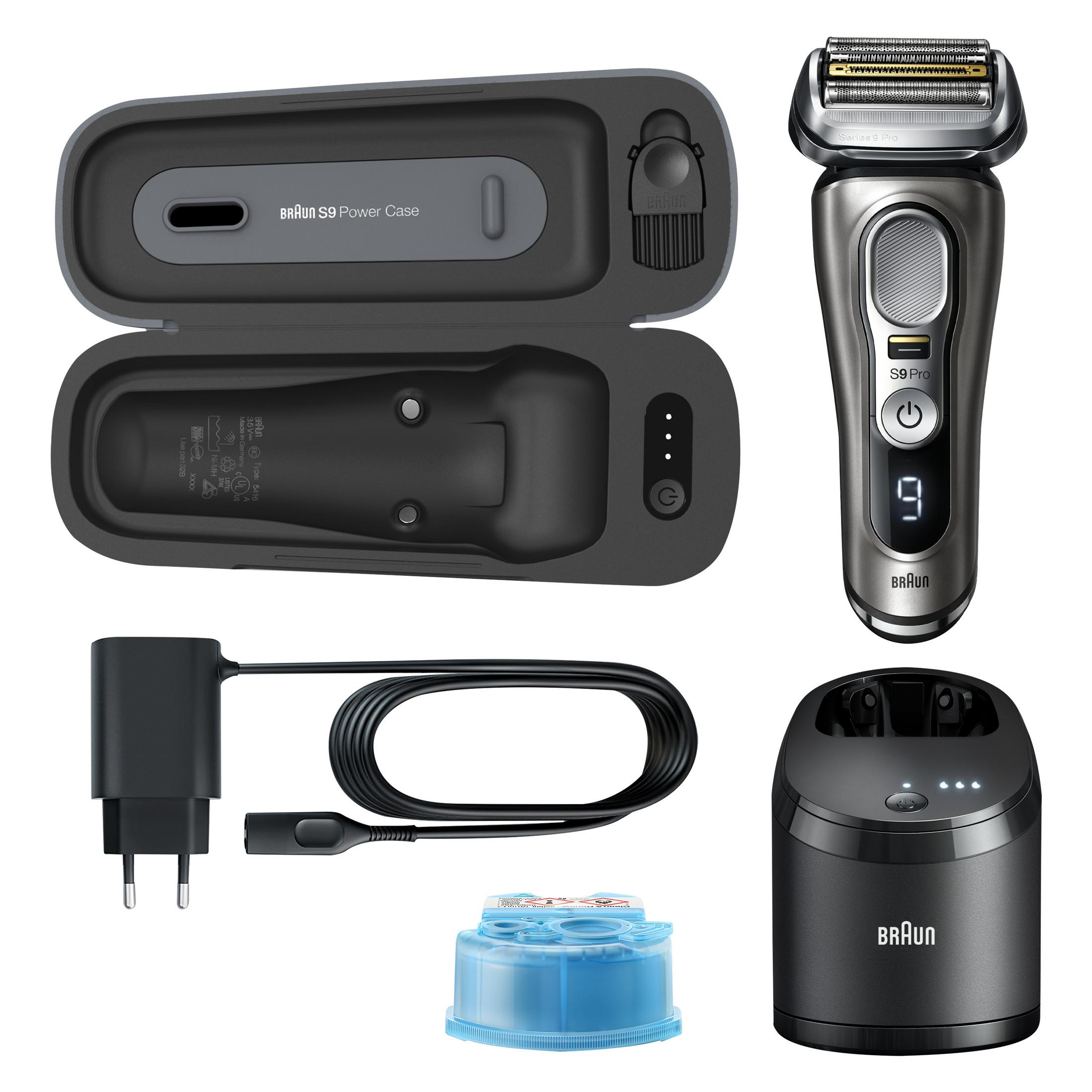 Braun Series 9 Pro tıraş makinesi, şarj kutusu, adaptör ve temizleme kartuşu.