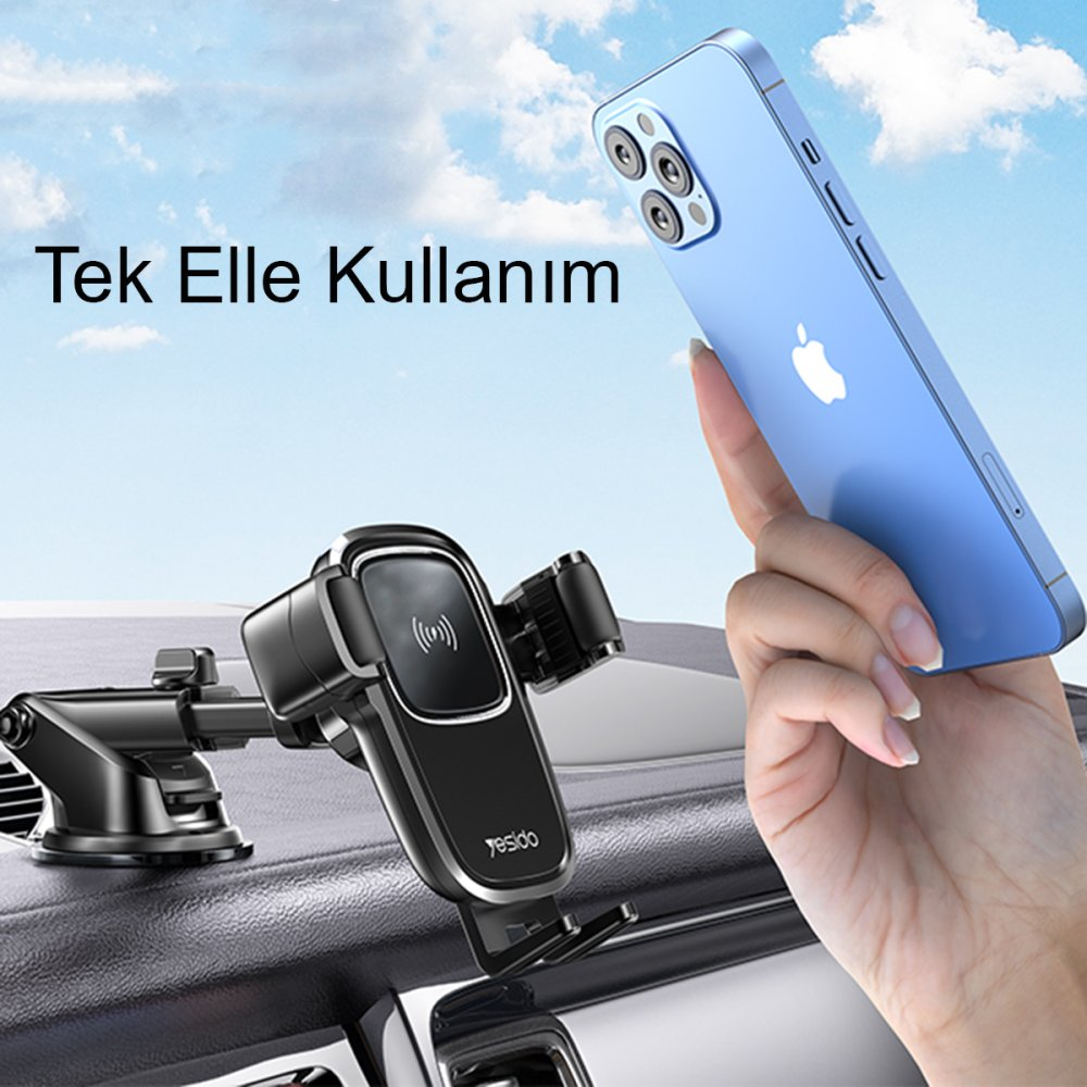Mavi bir iPhone, bir el tarafından siyah araç telefonu tutacağının üzerinde tutuluyor.