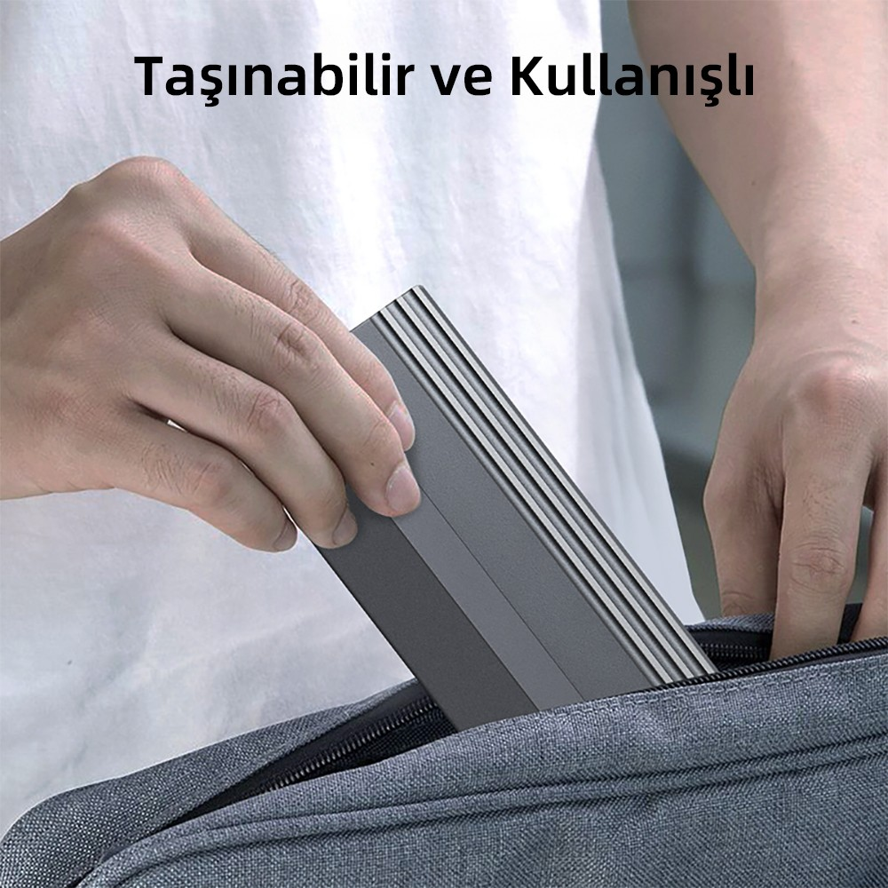 Gri dikdörtgen bir cihaz gri bir çantaya konuluyor.