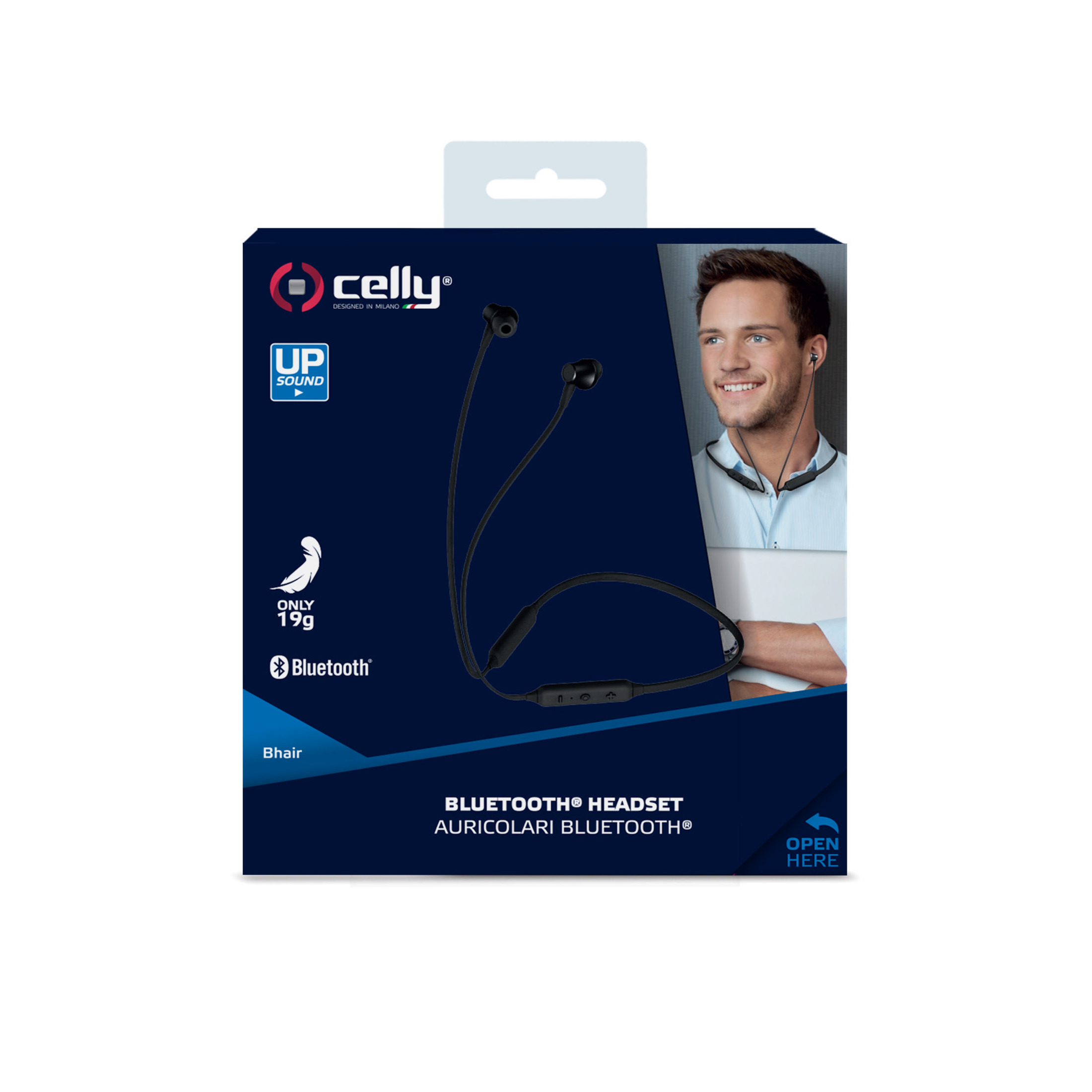 Schwarzes Bluetooth-Headset mit Ohrstöpseln, am Hals getragen, auf dunkelblauem Karton.