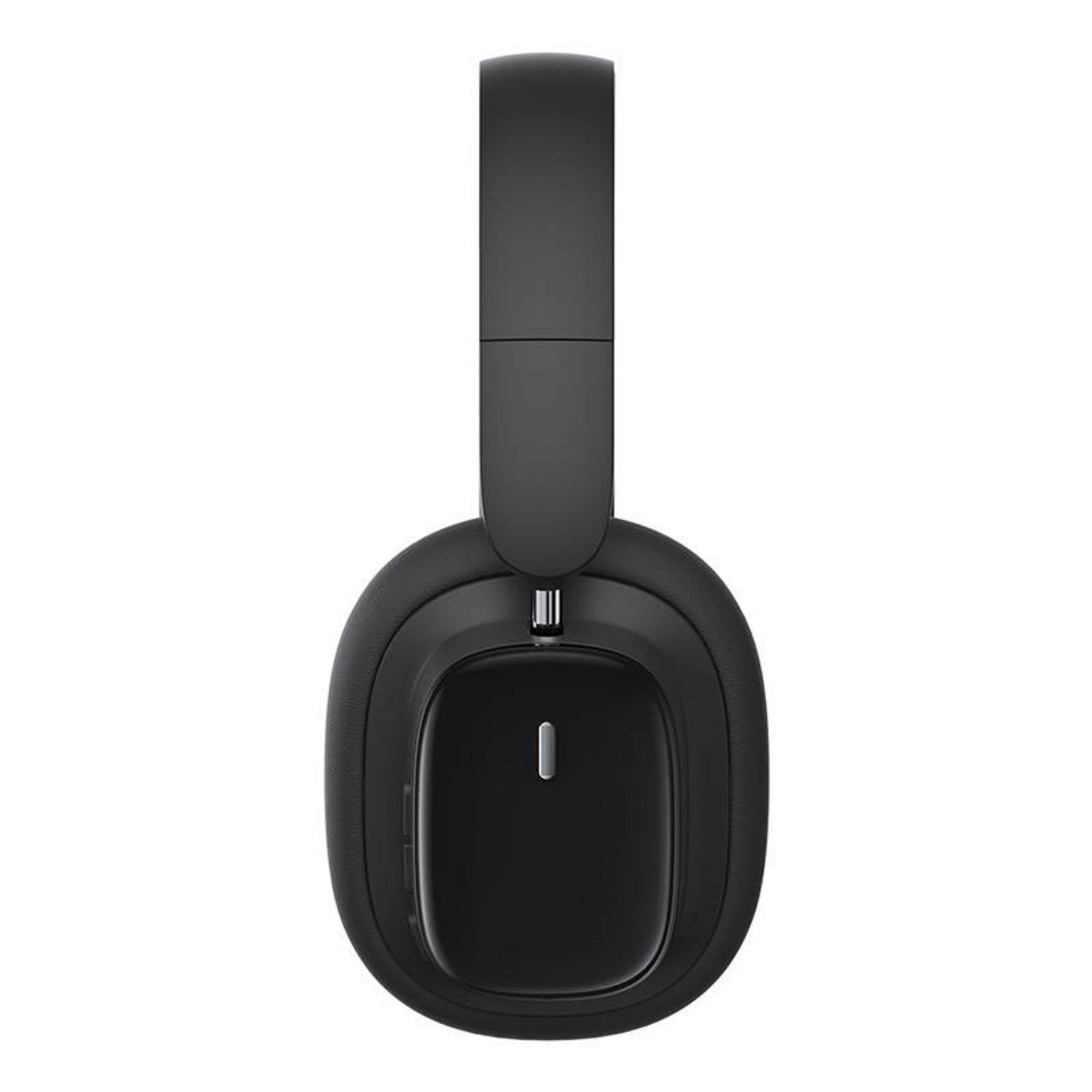 Czarne słuchawki z wyściełanym pałąkiem i widoczną nausznicą.