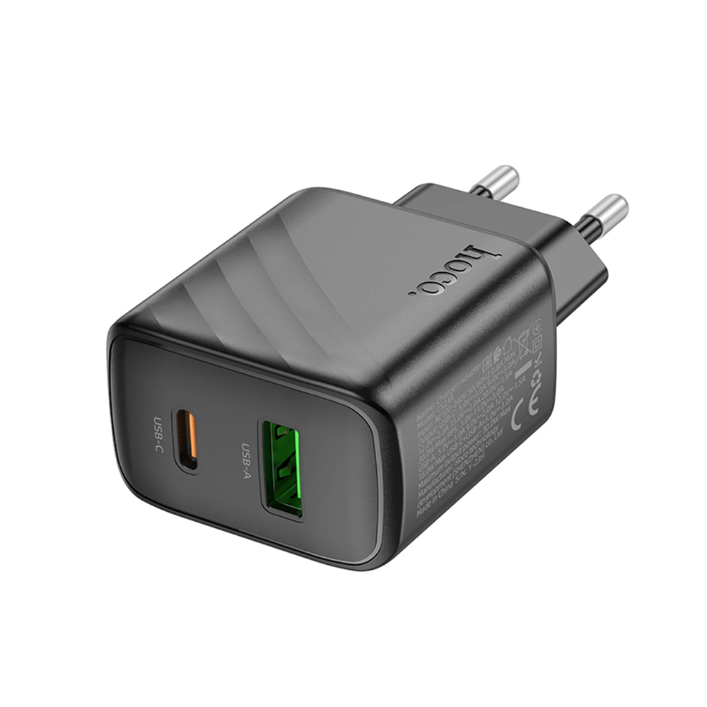 Bir USB-C ve bir USB-A bağlantı noktasına sahip siyah USB şarj cihazı.