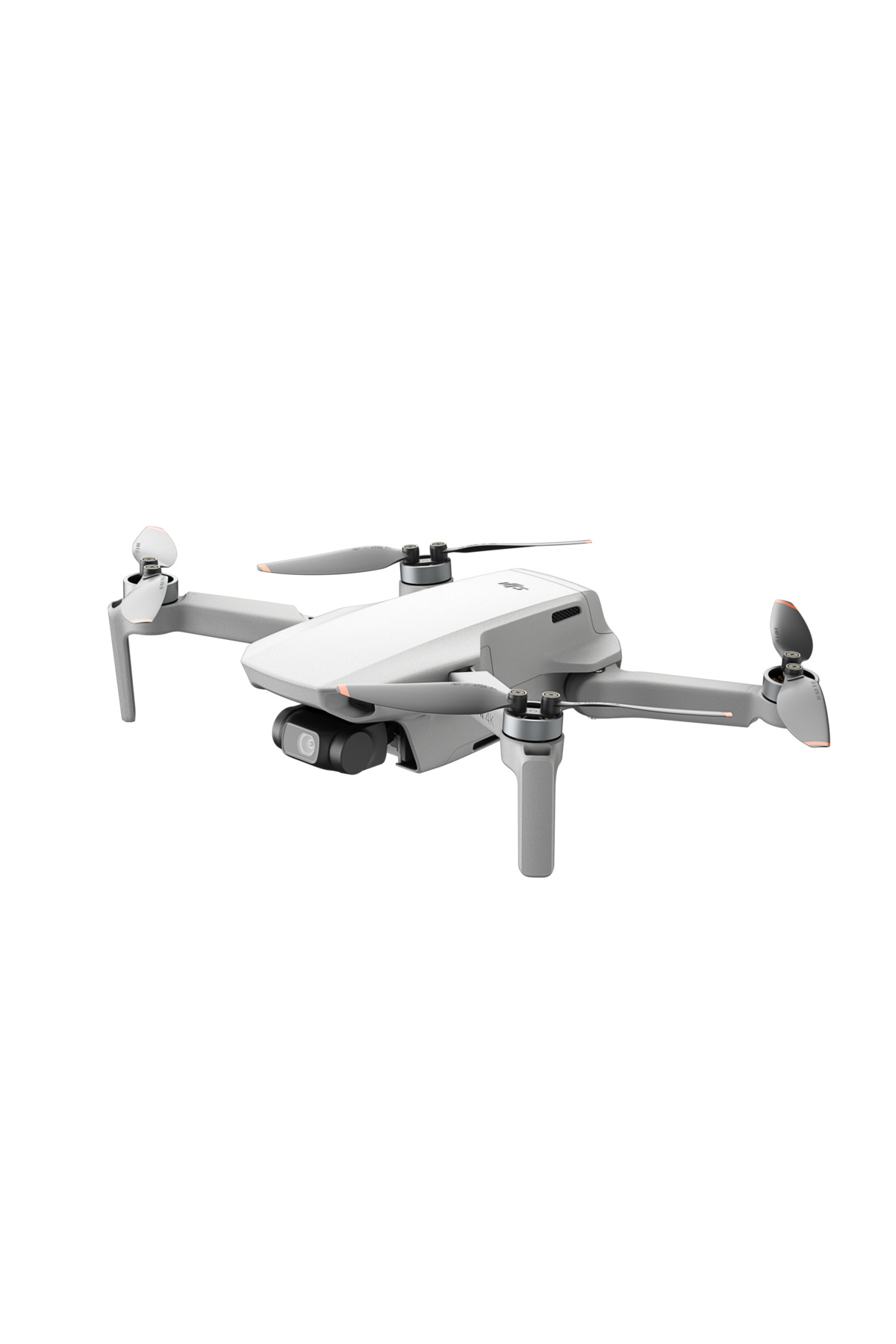 Beyaz bir DJI Mini drone, beyaz arka planda izole edilmiş.
