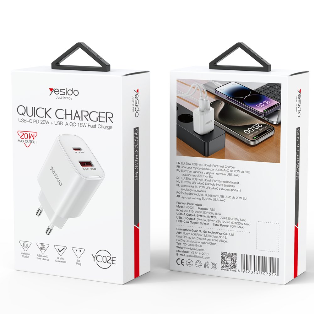 İki USB bağlantı noktalı beyaz Yesido hızlı şarj cihazı ve bir cep telefonu.