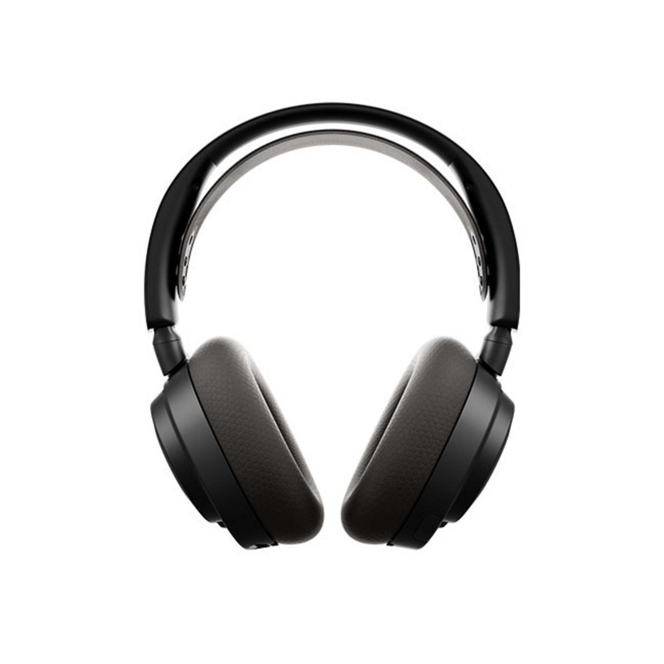 Cuffie over-ear nere con padiglioni imbottiti su sfondo bianco.