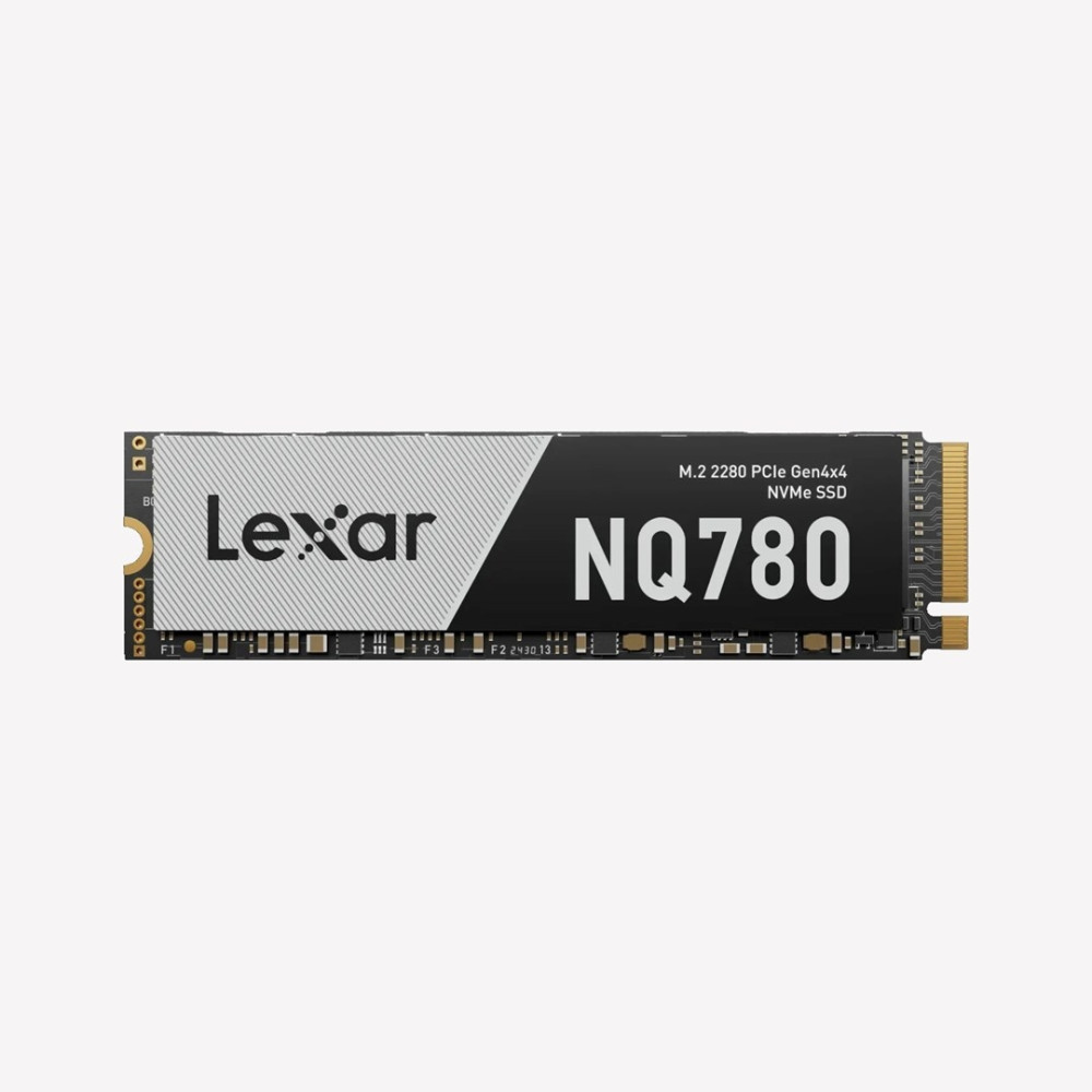 Dysk SSD Lexar NQ780 M.2 2280 PCIe Gen4x4 NVMe na białym tle.