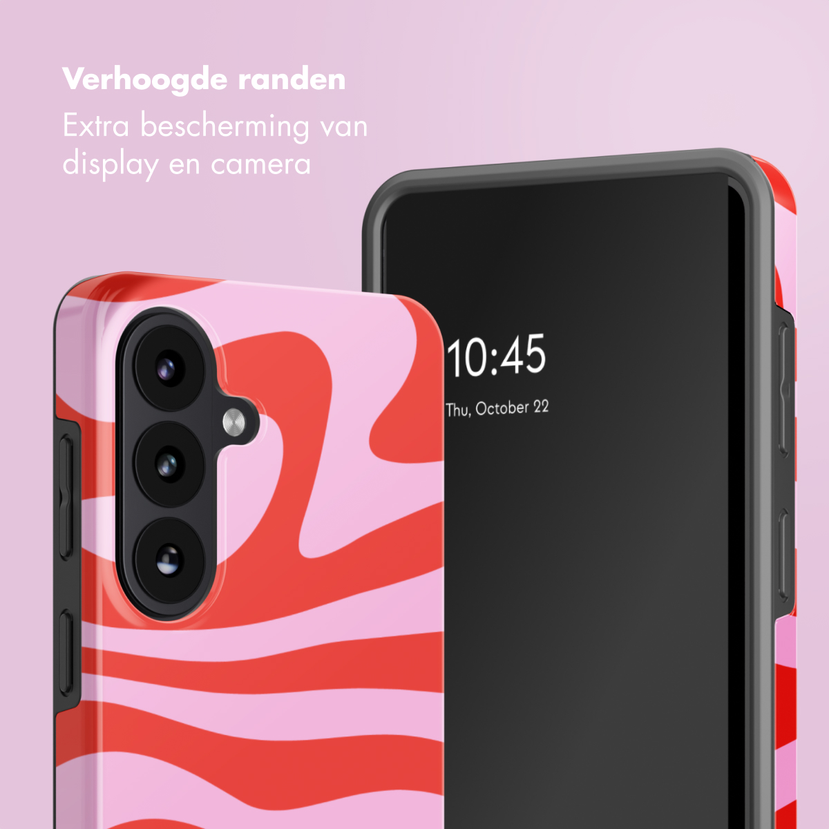 Een telefoon met een roze en rood golvend patroon hoesje naast een smartphone met zwart scherm.