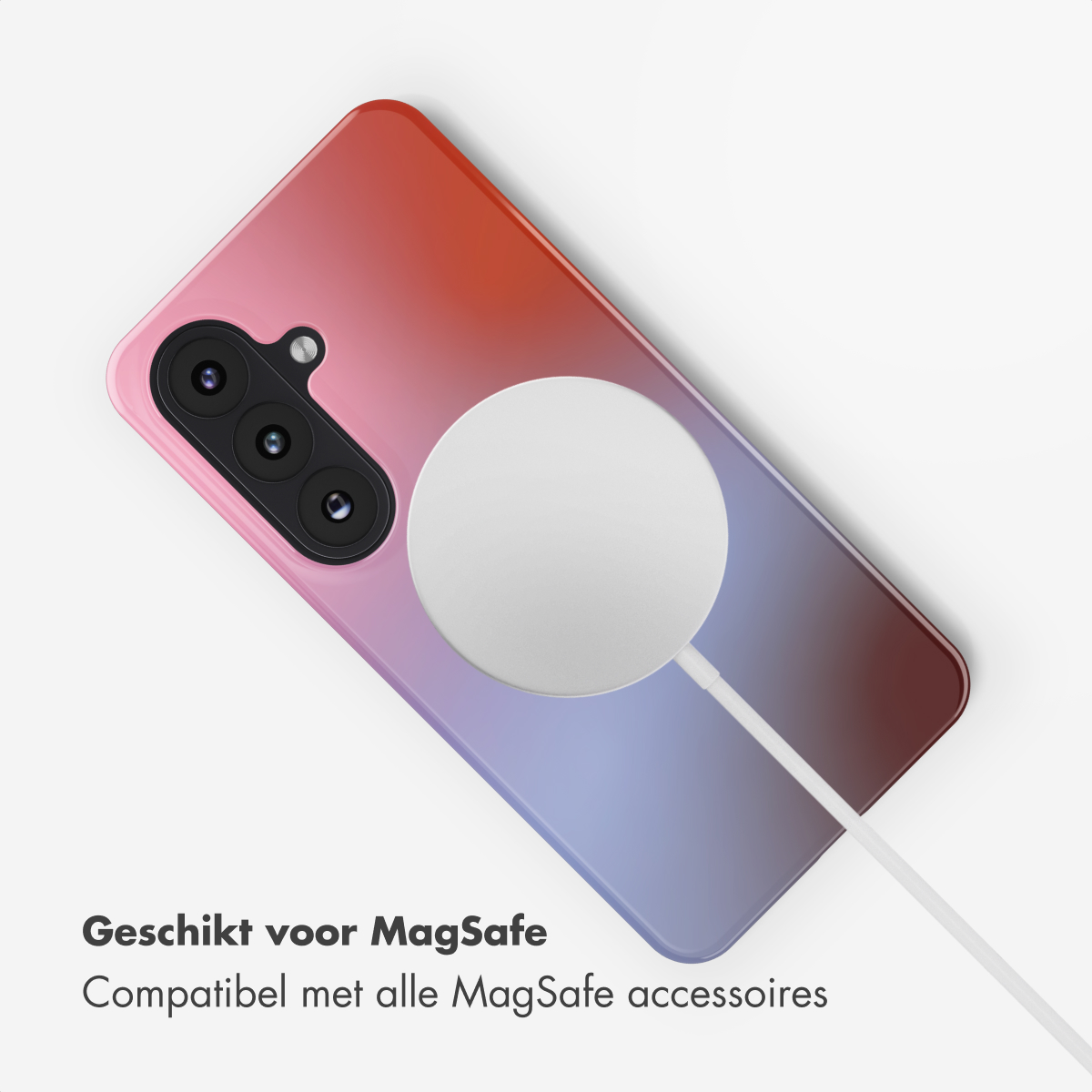Een telefoonhoesje met kleurverloop en MagSafe-lader.