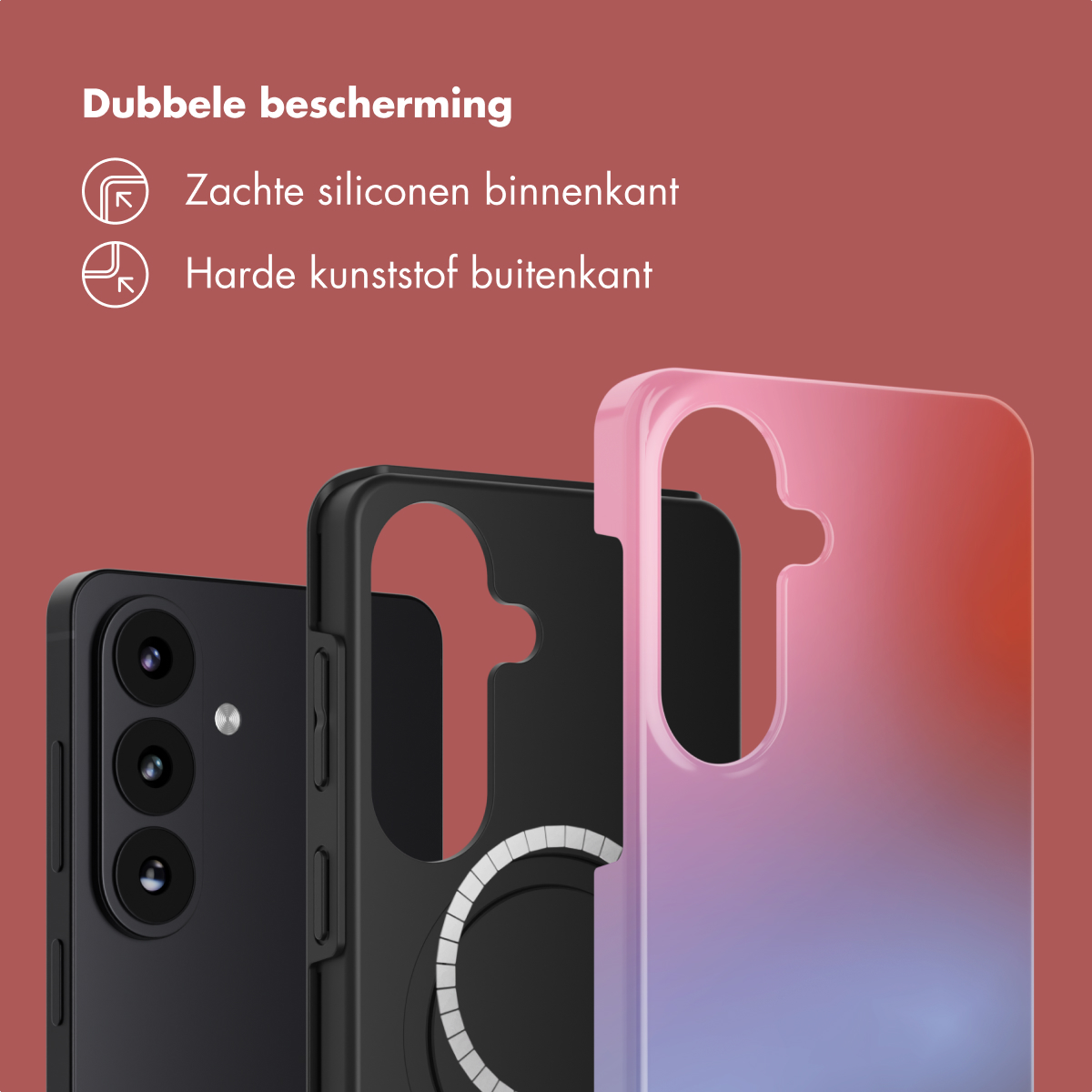 Zwarte smartphone met drie camera's naast zwarte en roze telefoonhoesjes.