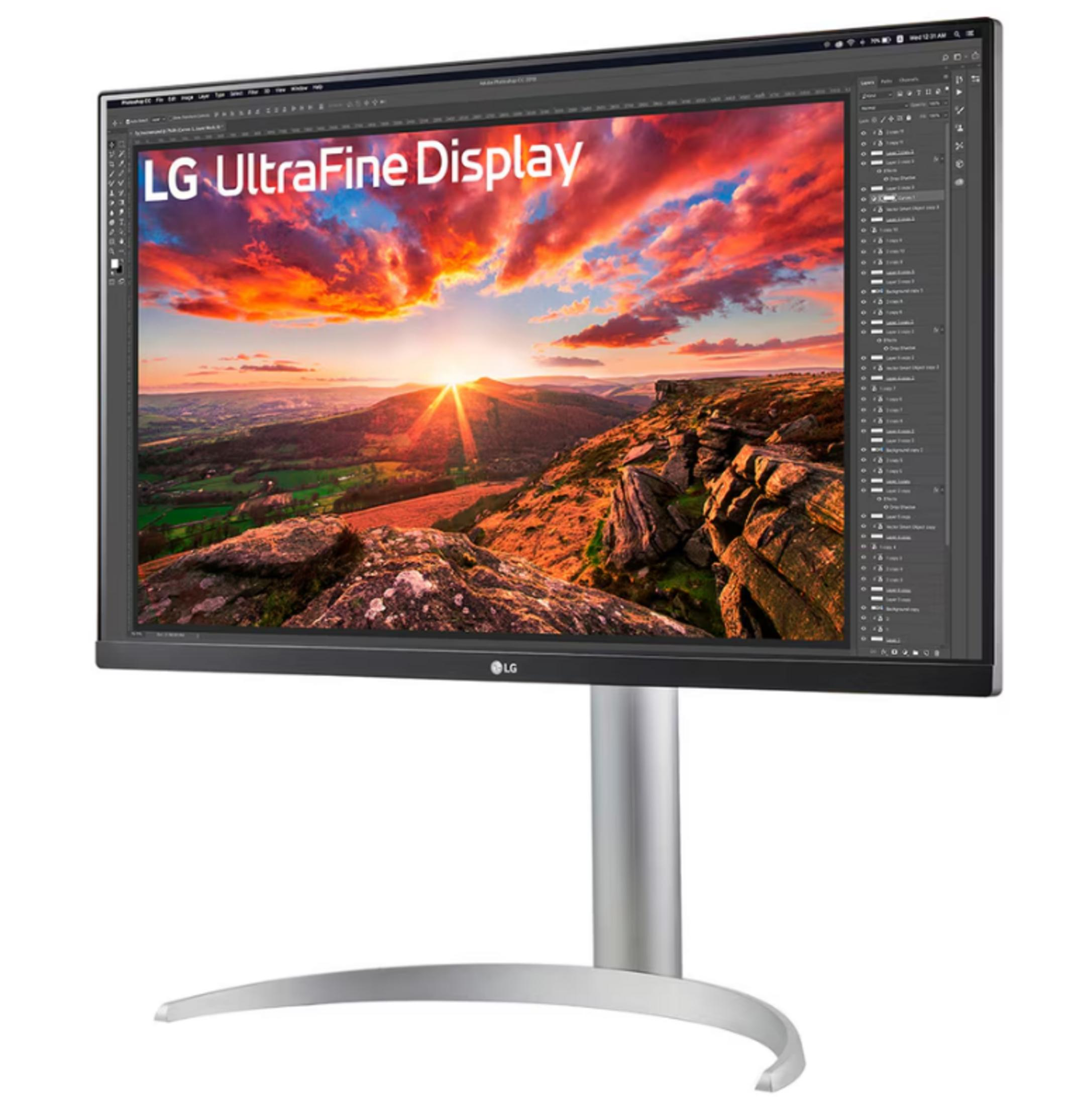 LG UltraFine ekranı, Photoshop araçlarıyla gün batımı manzarası gösteriyor.