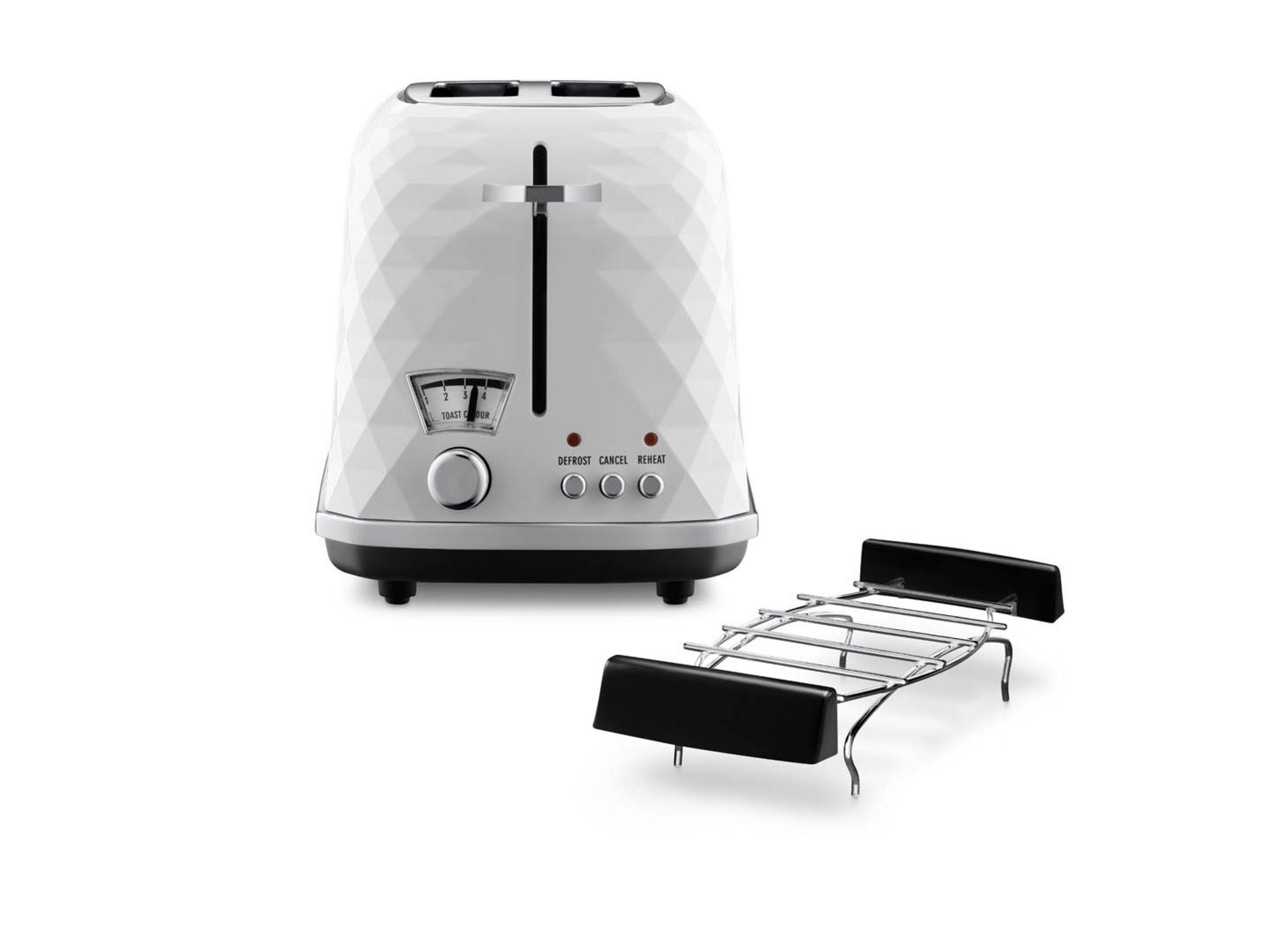 Ein weißer Toaster mit einem Brötchenrost daneben auf weißem Hintergrund.