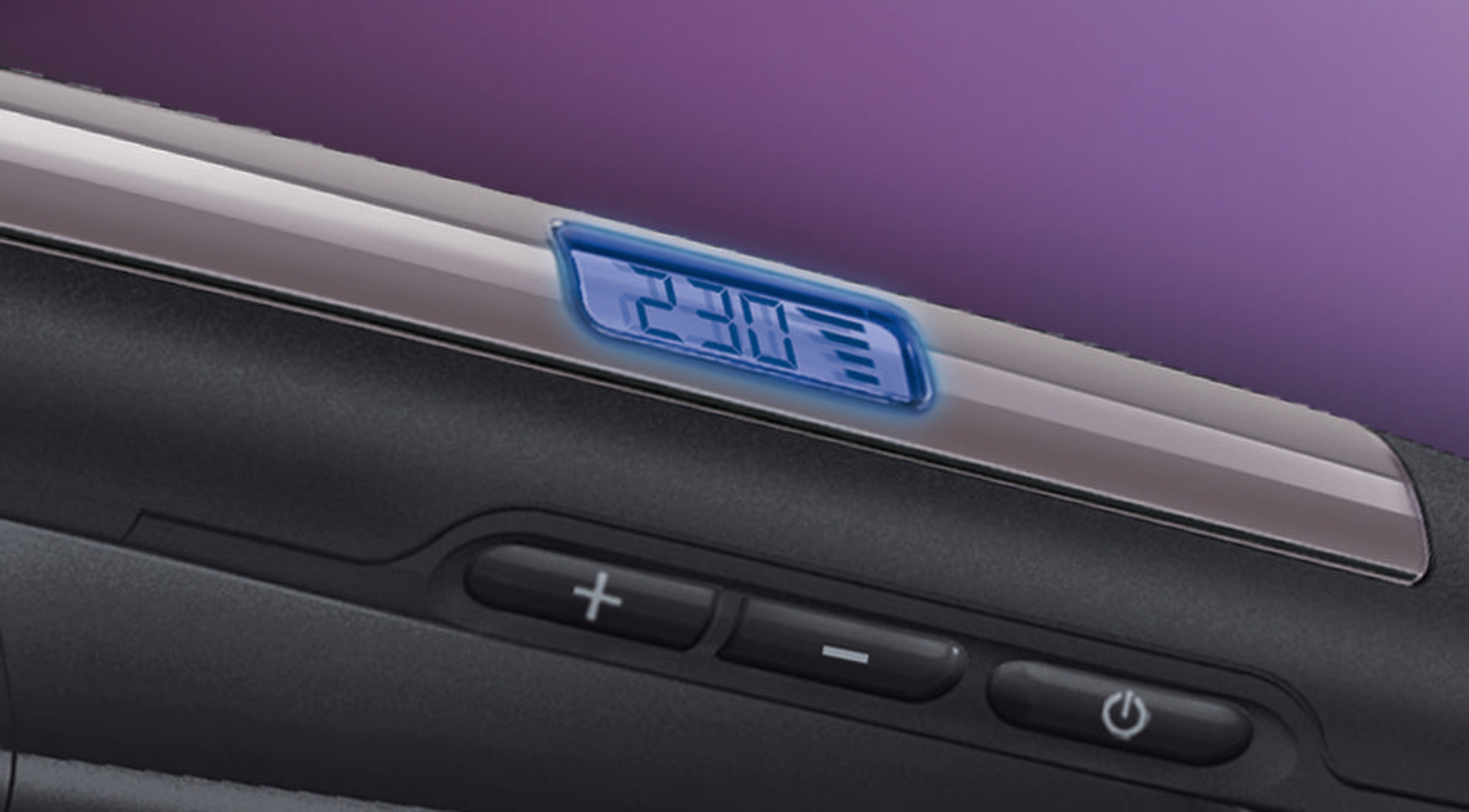 Un fer à lisser avec écran numérique affichant 230 sur fond violet.