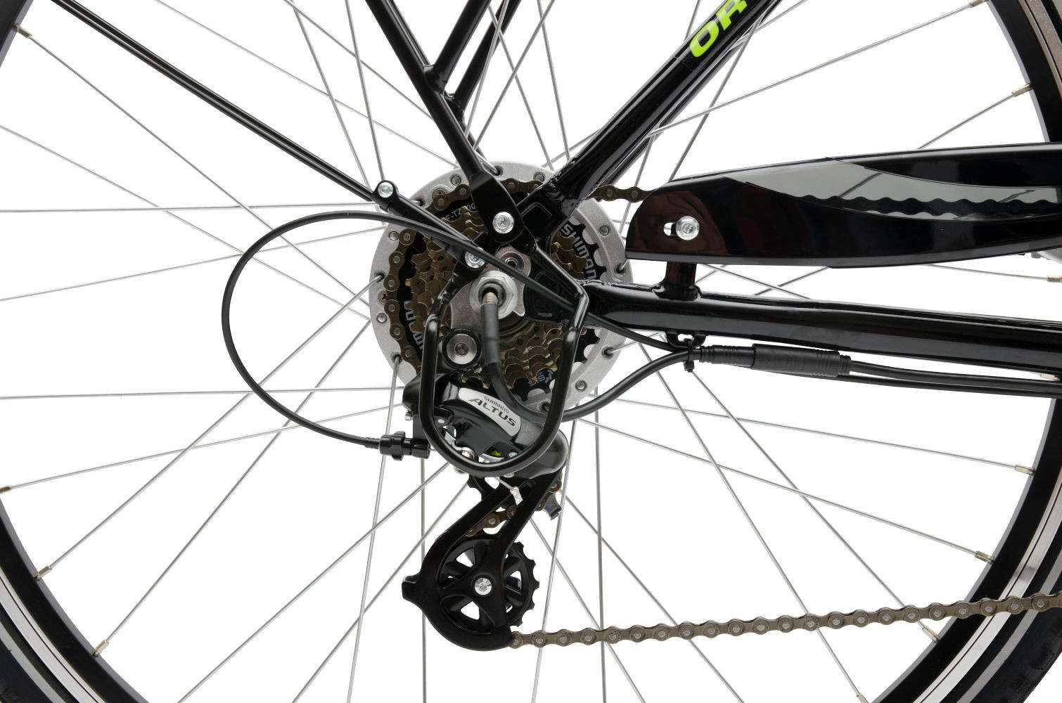 Zbliżenie tylnej przerzutki, kasety i łańcucha roweru.