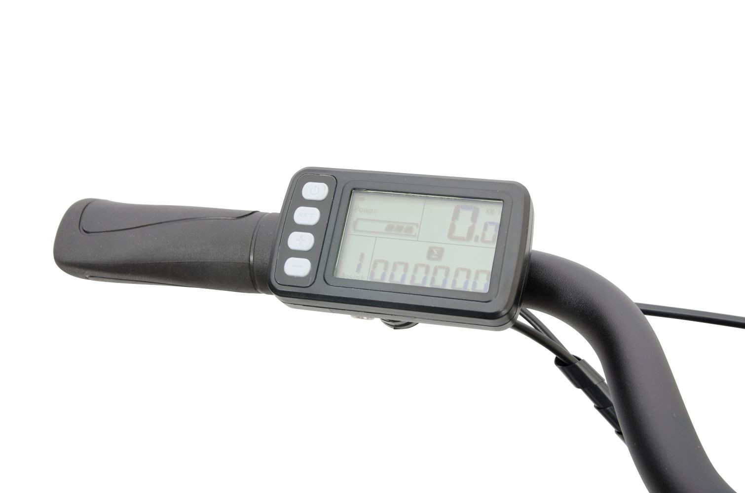 Zbliżenie wyświetlacza roweru z przyciskami i odczytem kilometrów.