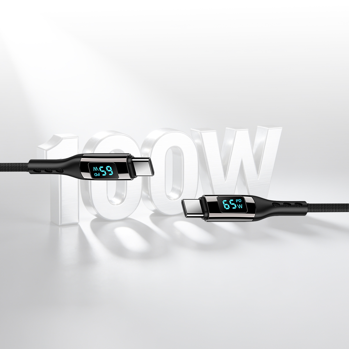 Zwei schwarze USB-C-Kabel mit digitalen Wattanzeigen auf einem hellen Hintergrund.