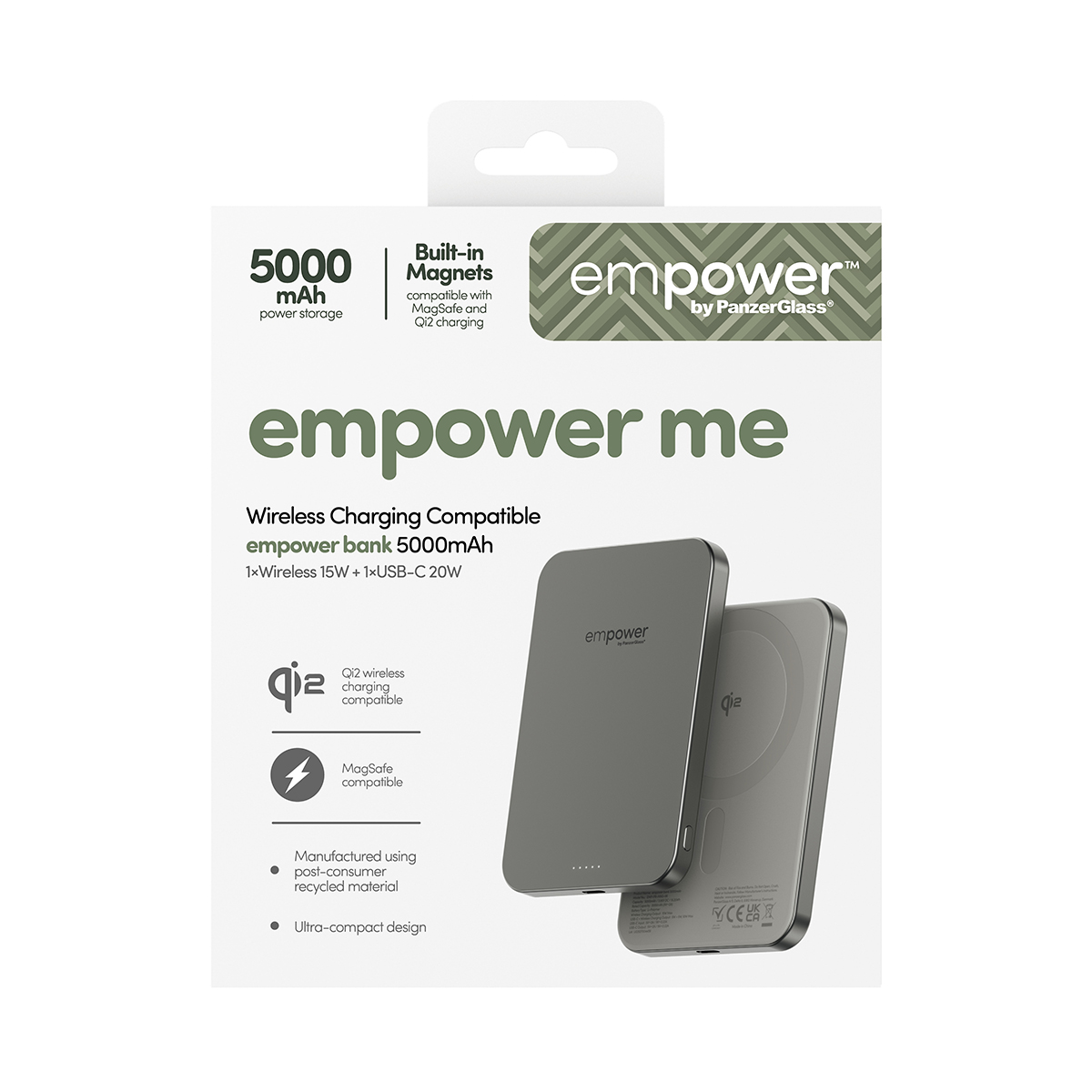 Een grijze powerbank met "empower me" branding op witte verpakking, details: 5000mAh, draadloos opladen.