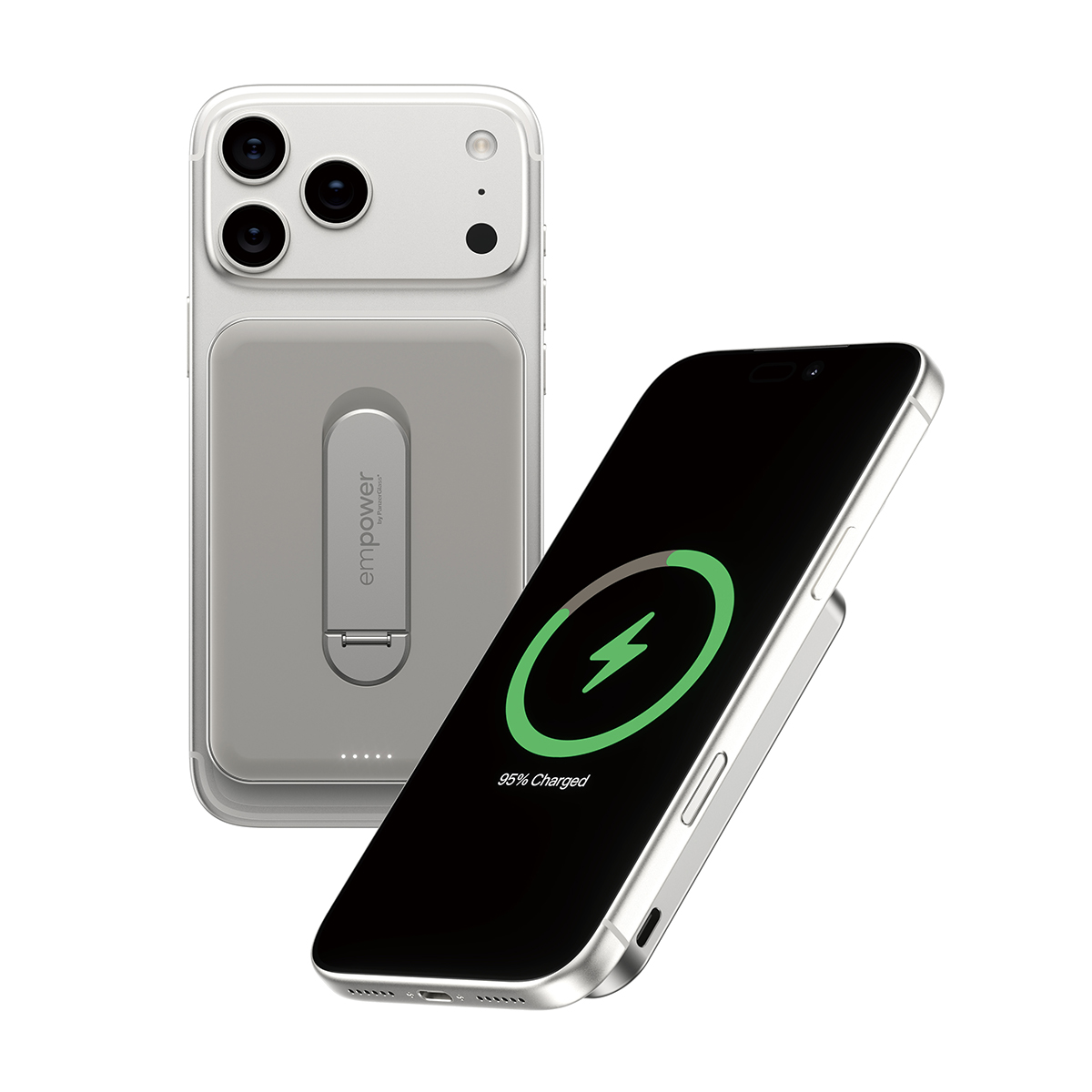 Een zilveren smartphone met een oplaadindicator op het scherm.
