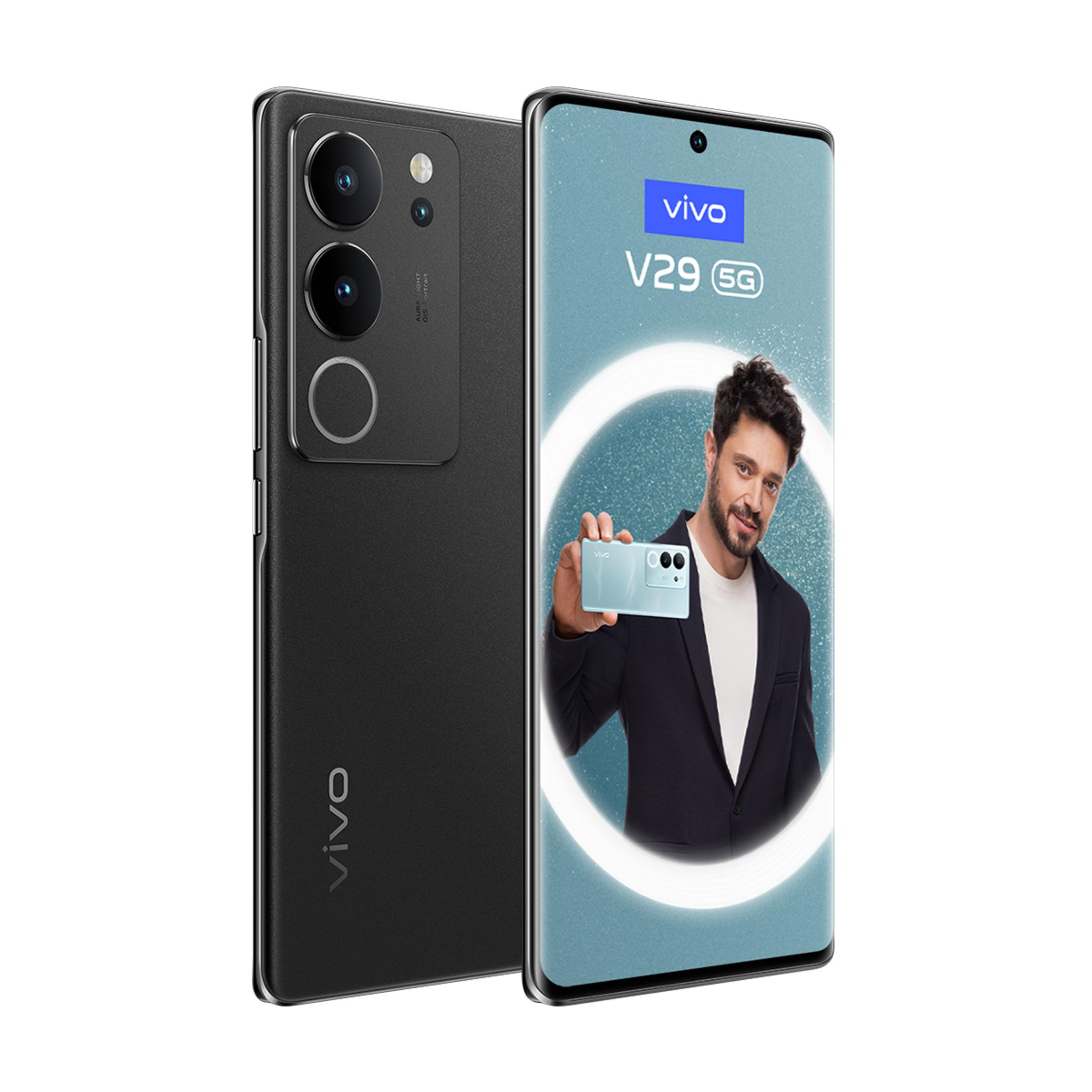 Mężczyzna trzyma jasnoniebieski smartfon przed telefonem vivo V29 5G.