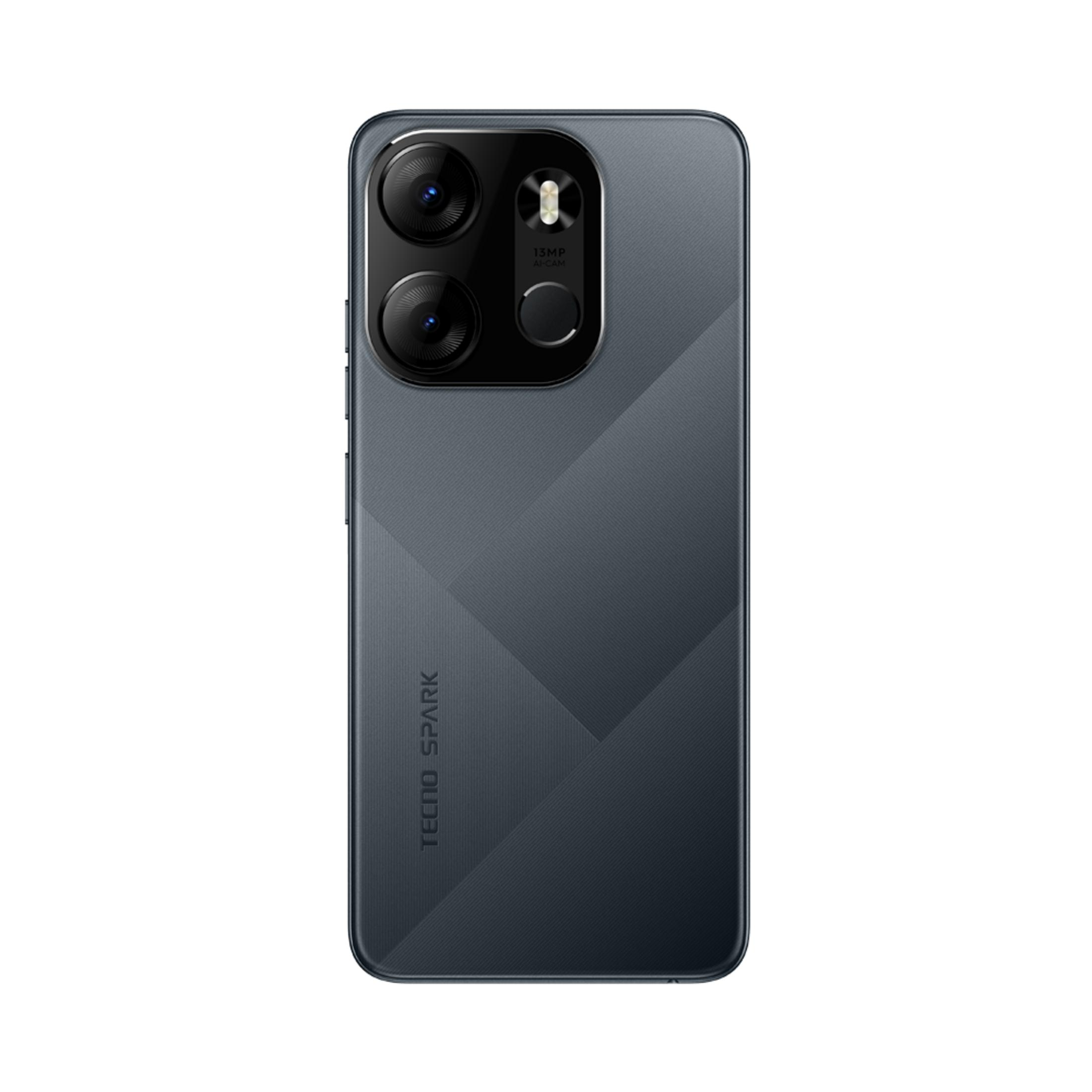 Üç kameralı koyu renk Tecno Spark akıllı telefonun arkası.