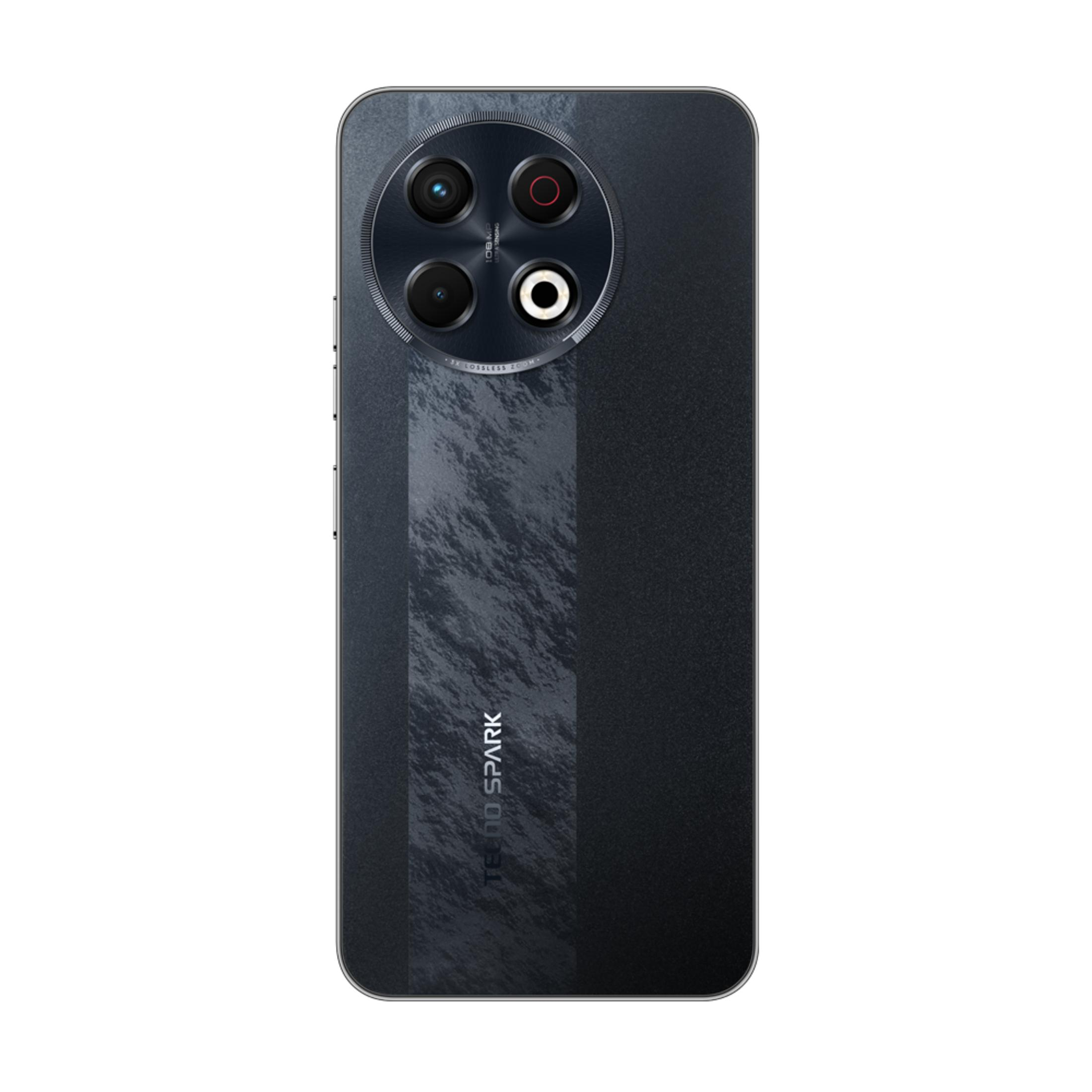 Dört kameralı, dokulu siyah Tecno Spark akıllı telefonun arkası.