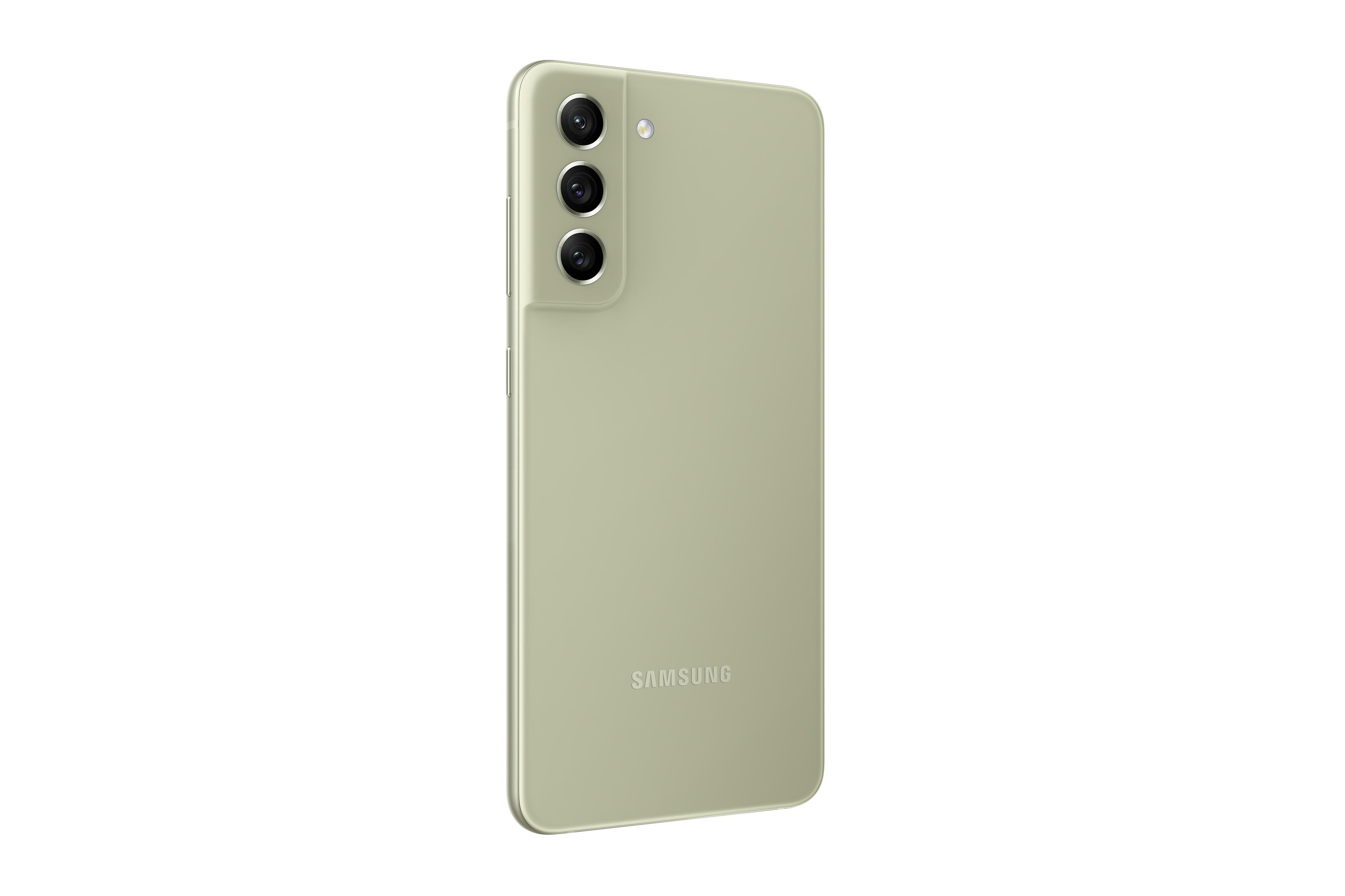 Üç kameralı ve logolu açık yeşil Samsung akıllı telefonun arkası.