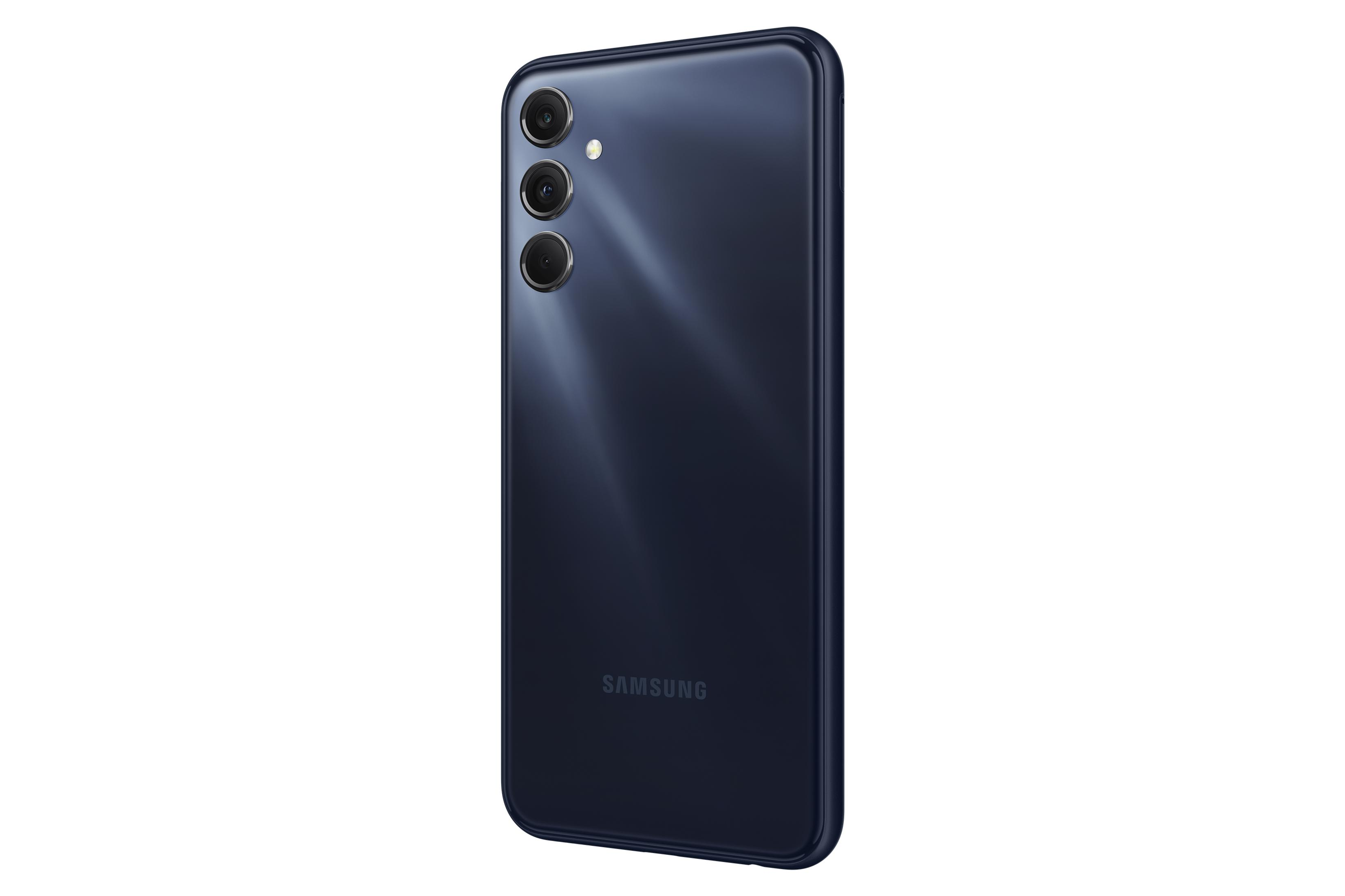 Arkada üç kamera lensi bulunan lacivert Samsung akıllı telefon.
