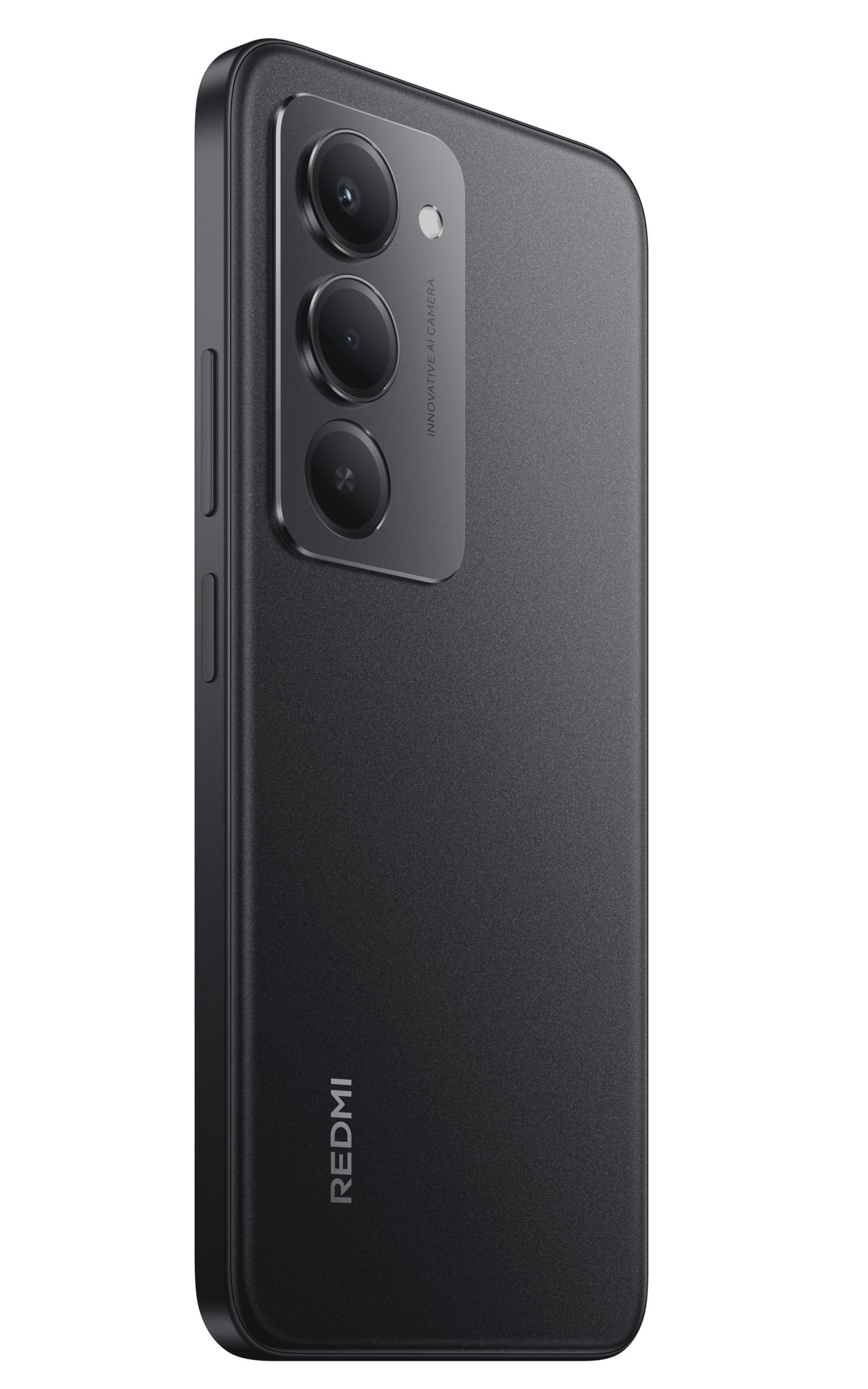 Arkada üçlü kamera kurulumu ve Redmi logosu bulunan siyah bir akıllı telefon.