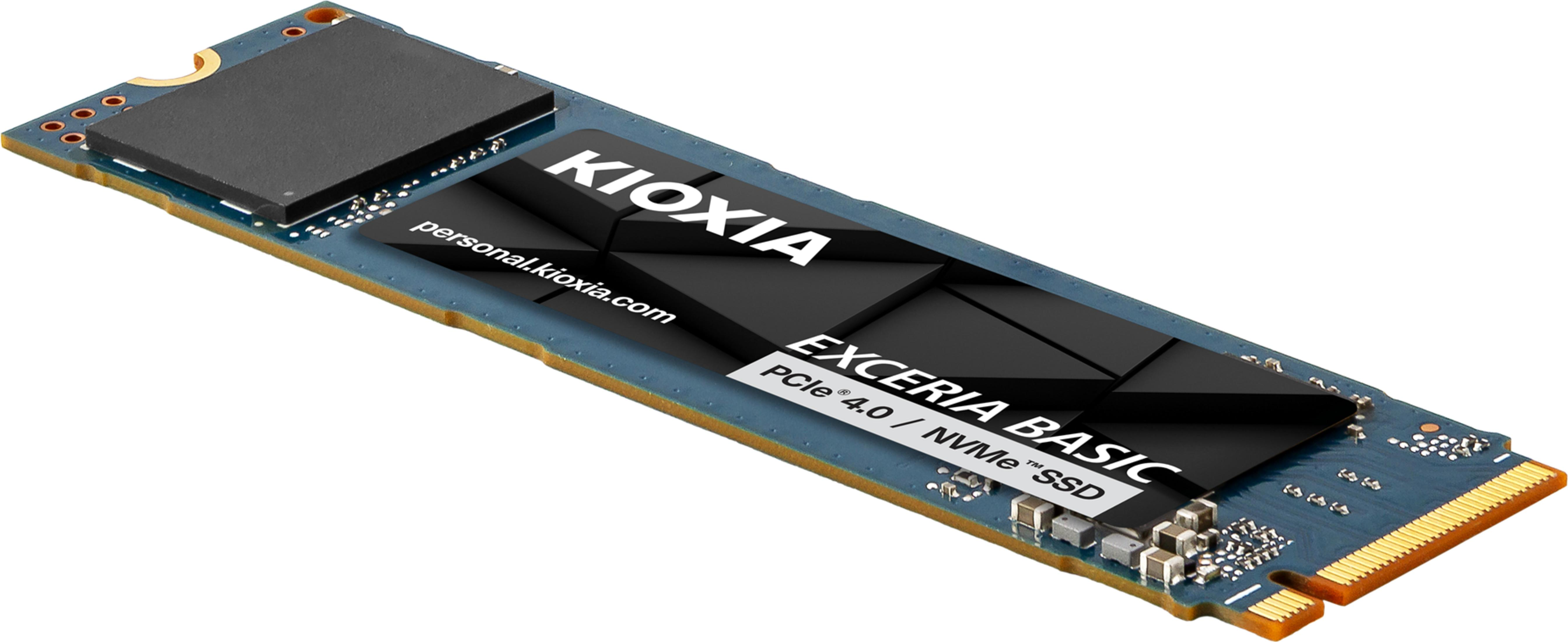 Dysk SSD Kioxia Exceria Basic z interfejsem PCIe 4.0 / NVMe na niebieskiej płytce drukowanej.