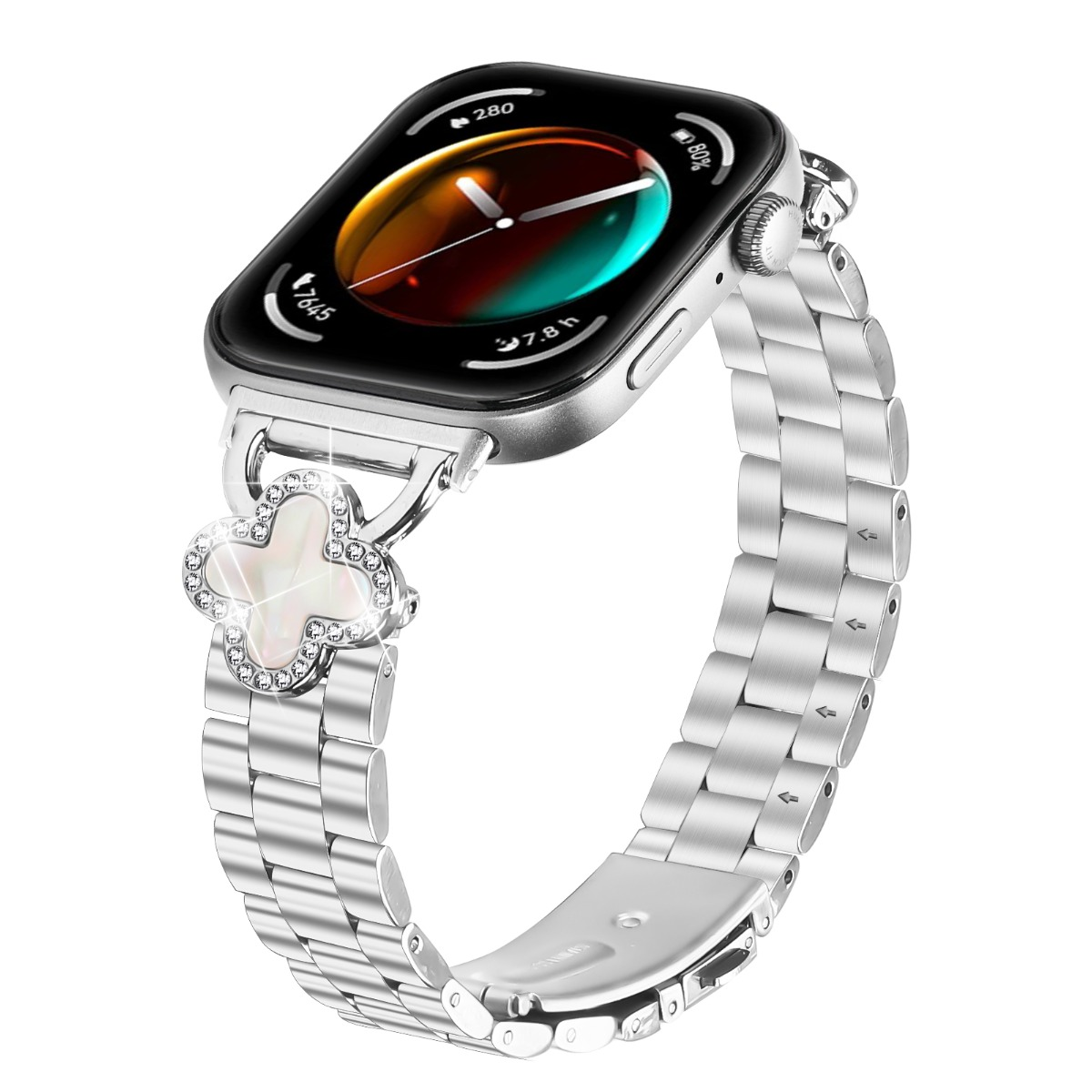 Cinturino per smartwatch argentato con ciondolo quadrifoglio tempestato di cristalli.