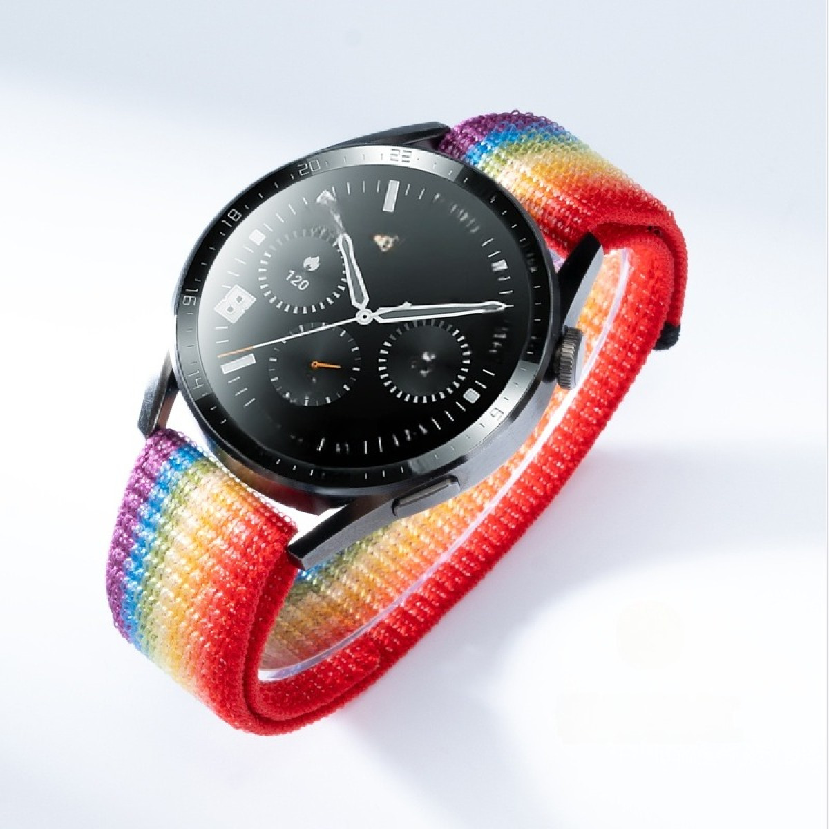 Eine Smartwatch mit schwarzem Zifferblatt und einem bunten Armband mit Regenbogenmuster.