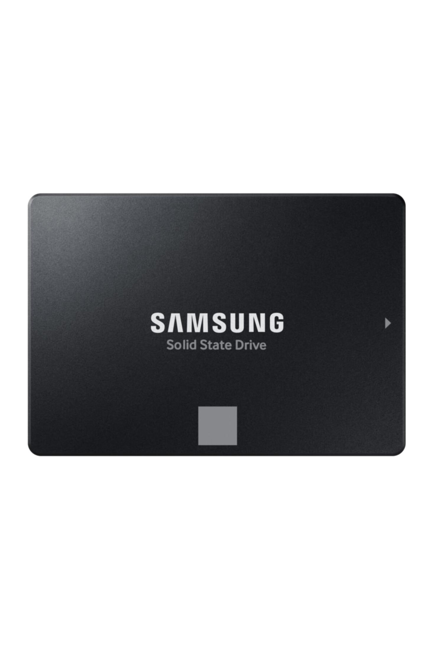 Beyaz logo ve yazıya sahip siyah Samsung SSD.