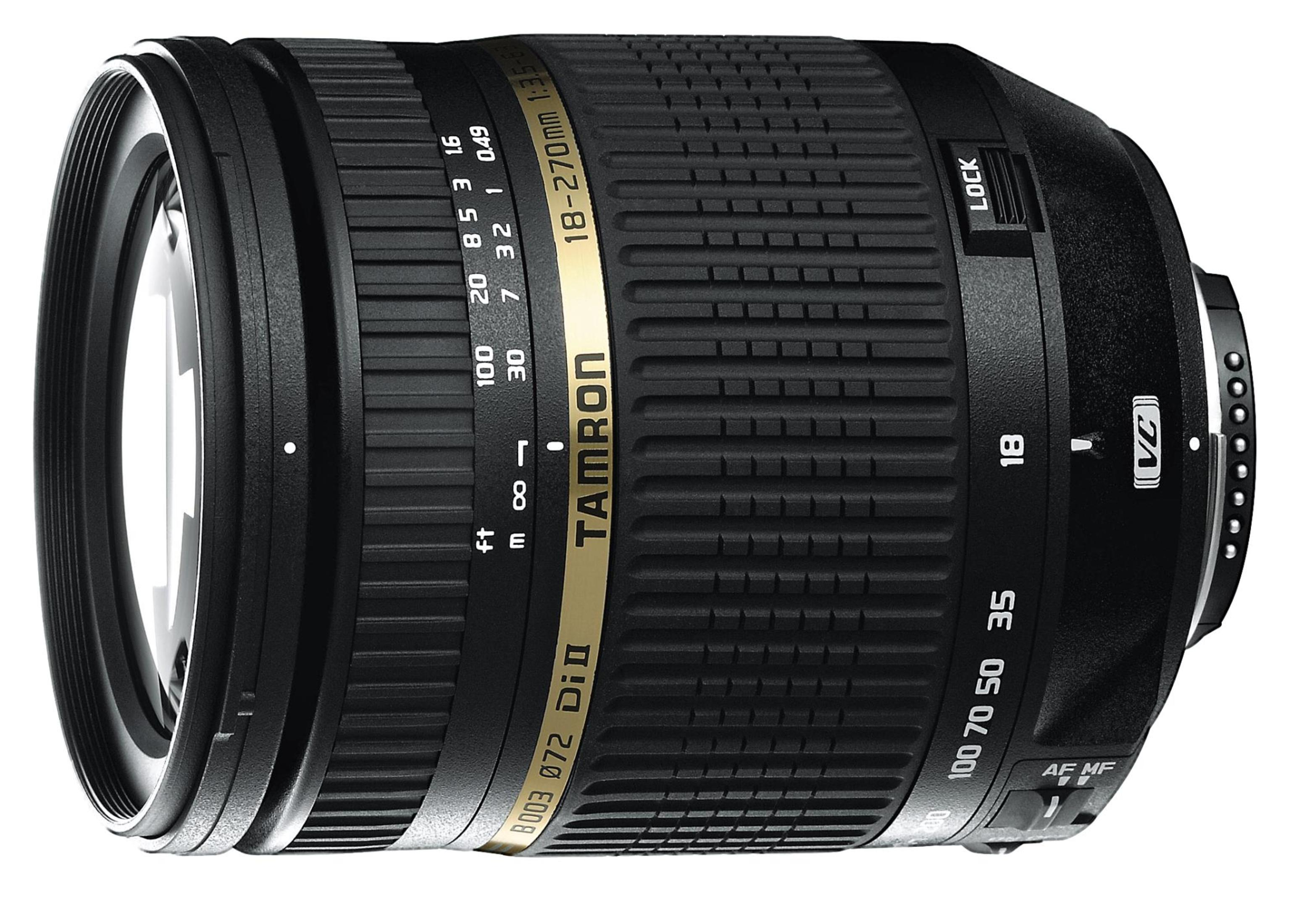 Ein schwarzes Tamron 18-270mm Objektiv mit goldenen Markierungen und Beschriftungen.