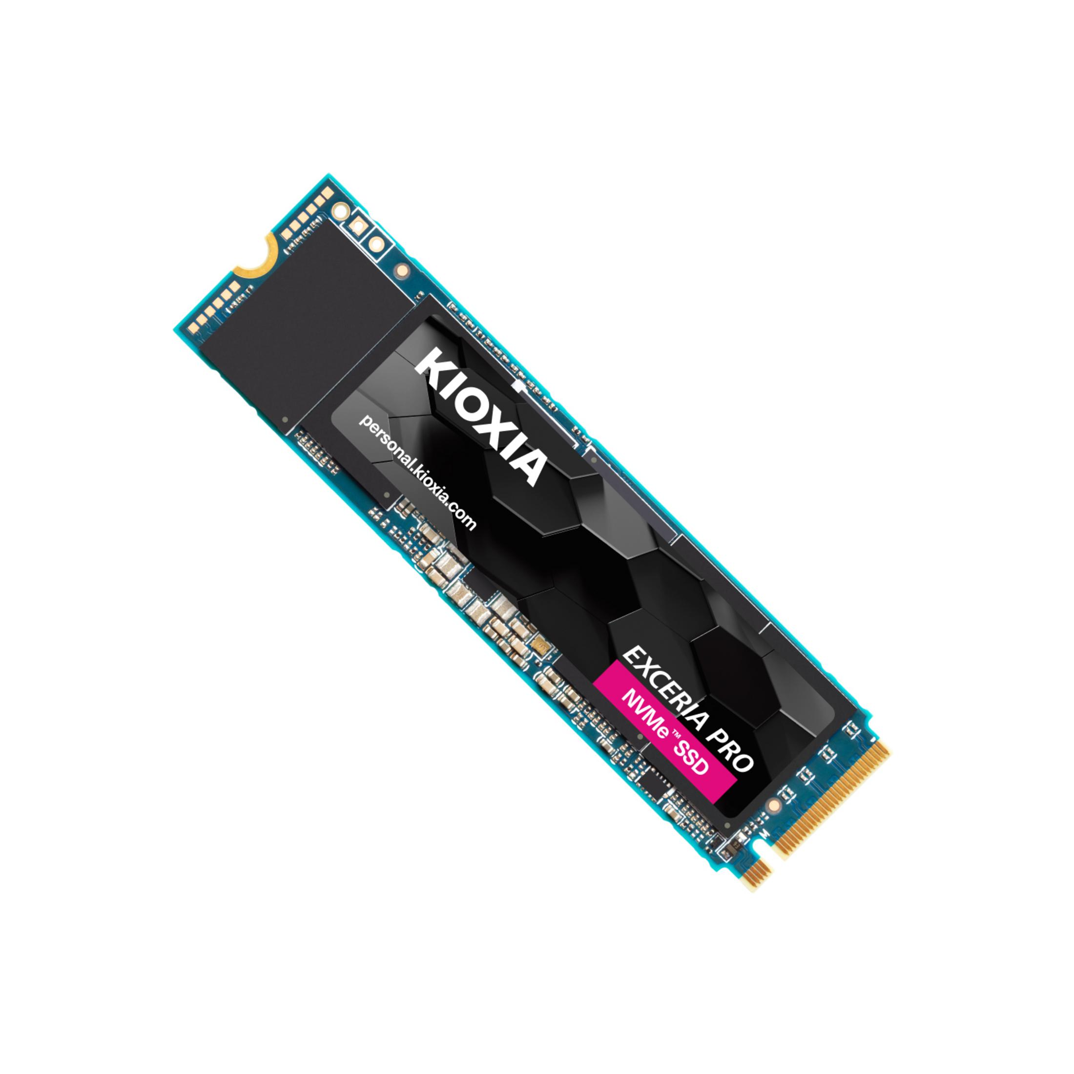 Dysk SSD Kioxia NVMe z wzorem plastra miodu na czarnej naklejce, niebieska płytka.