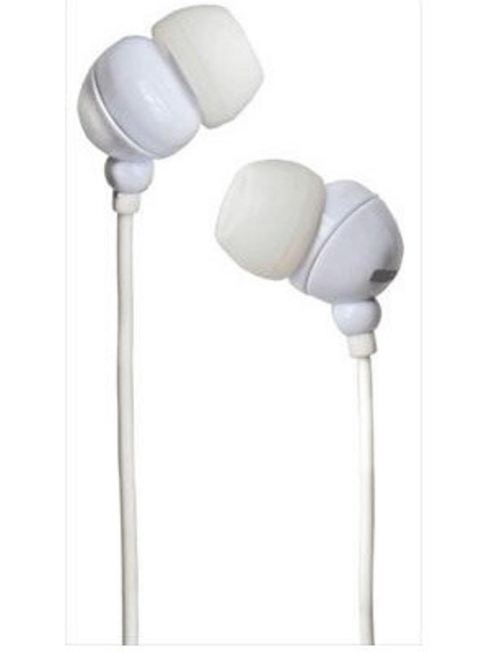 Zwei weiße In-Ear-Kopfhörer mit Schaumstoffspitzen auf weißem Hintergrund.