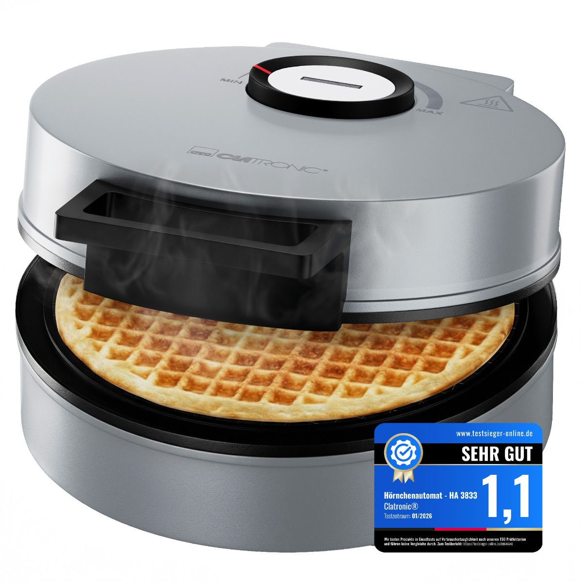 Ein silberner Clatronic Waffelautomat backt eine goldbraune Waffel. Dampf steigt auf.