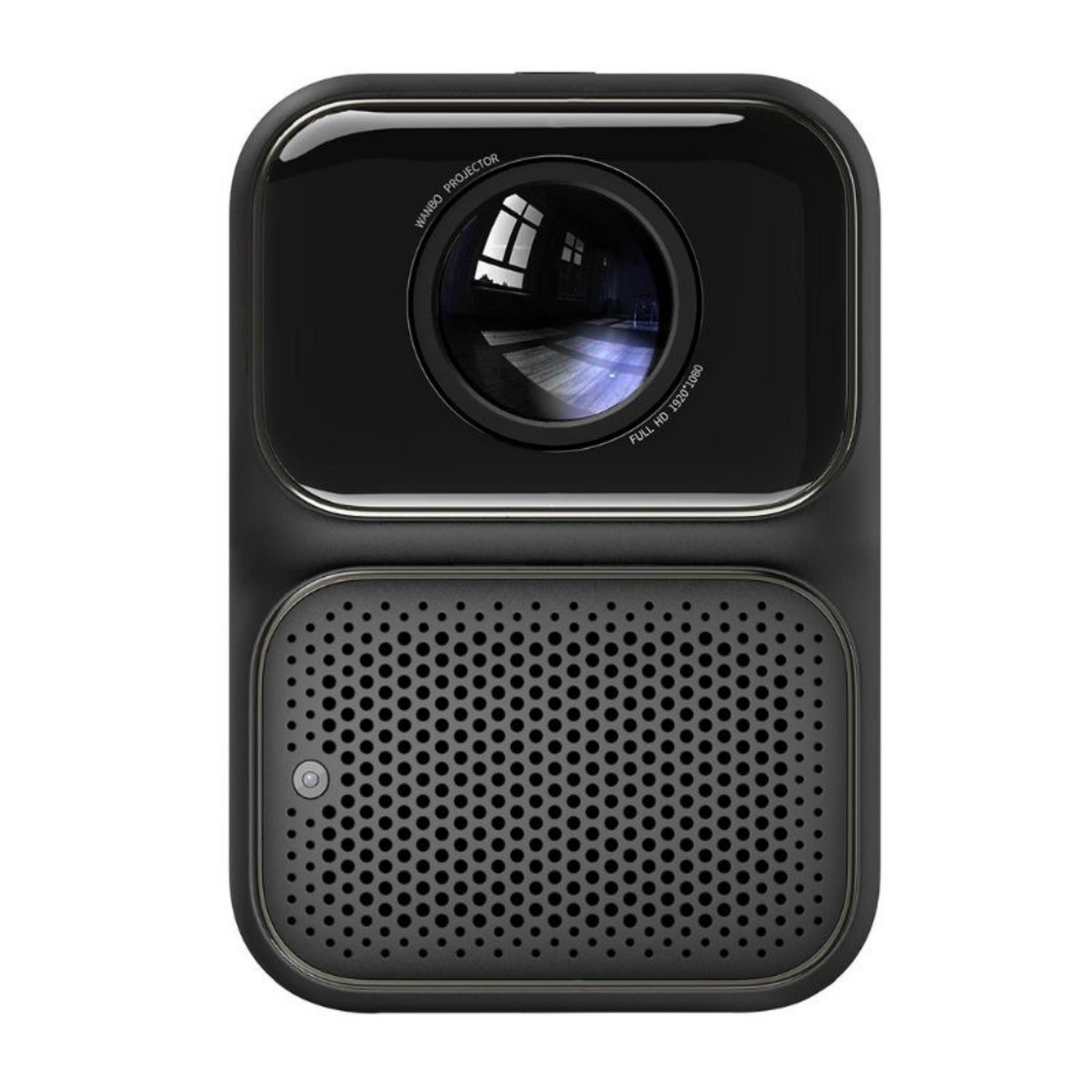 Un proyector portátil negro con rejilla de altavoz y lente.