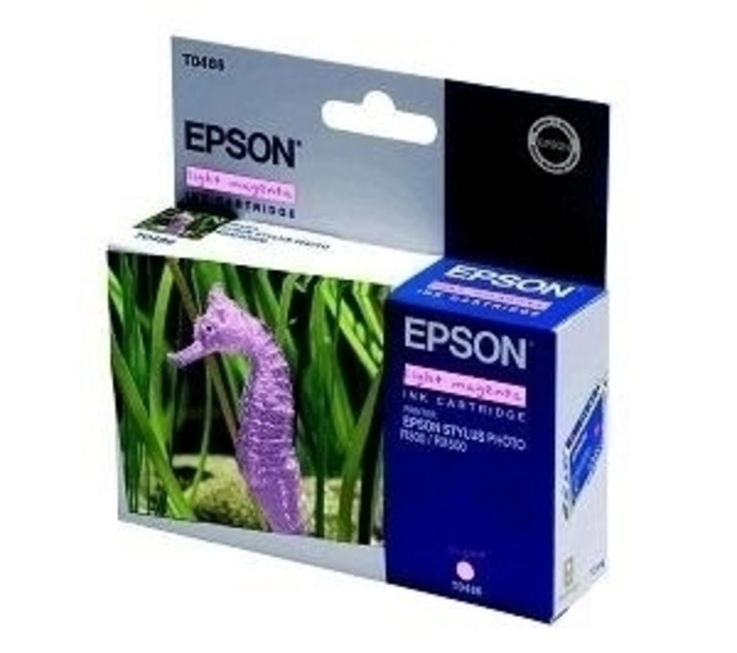 Figura di cavalluccio marino viola davanti a erba verde su confezione cartuccia Epson.
