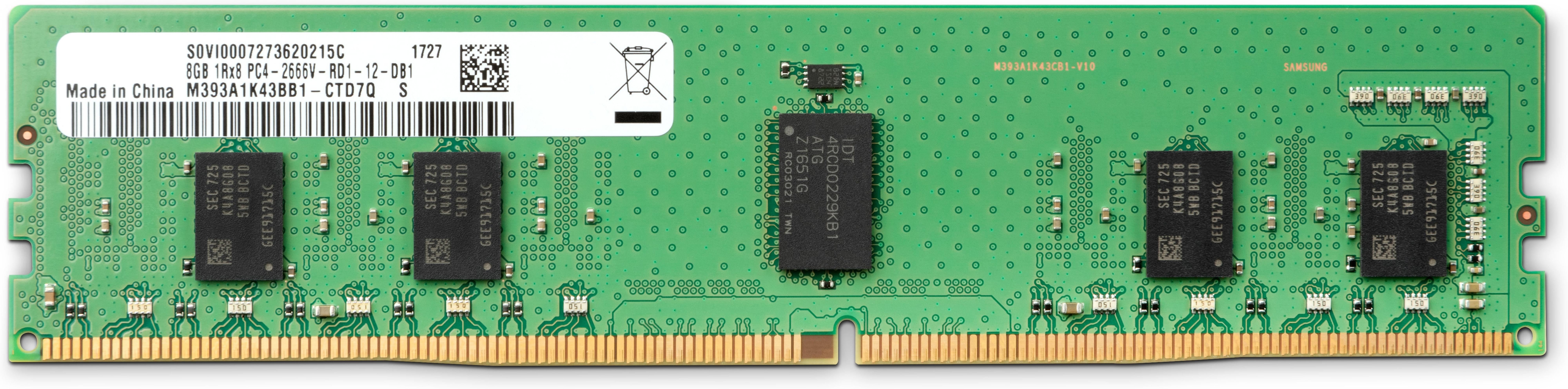 Un modulo RAM verde con chip neri e contatti dorati.