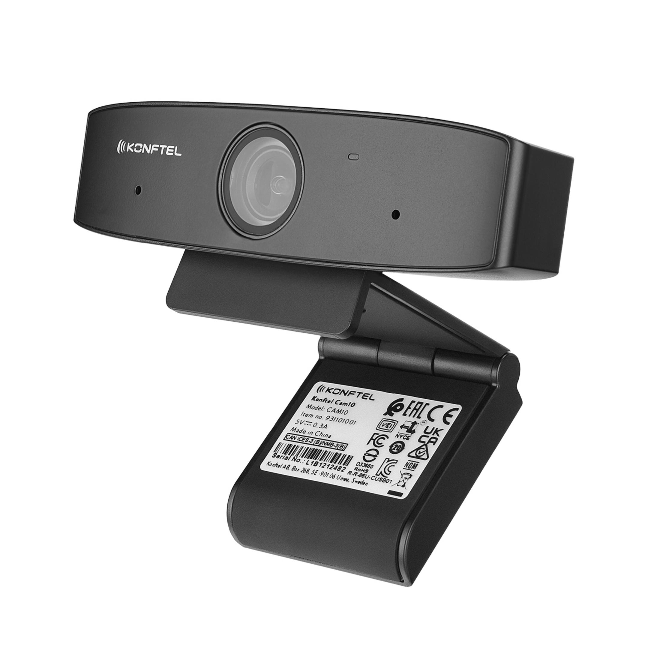 Una webcam Konftel Cam10 nera con supporto girevole ed etichette di certificazione.