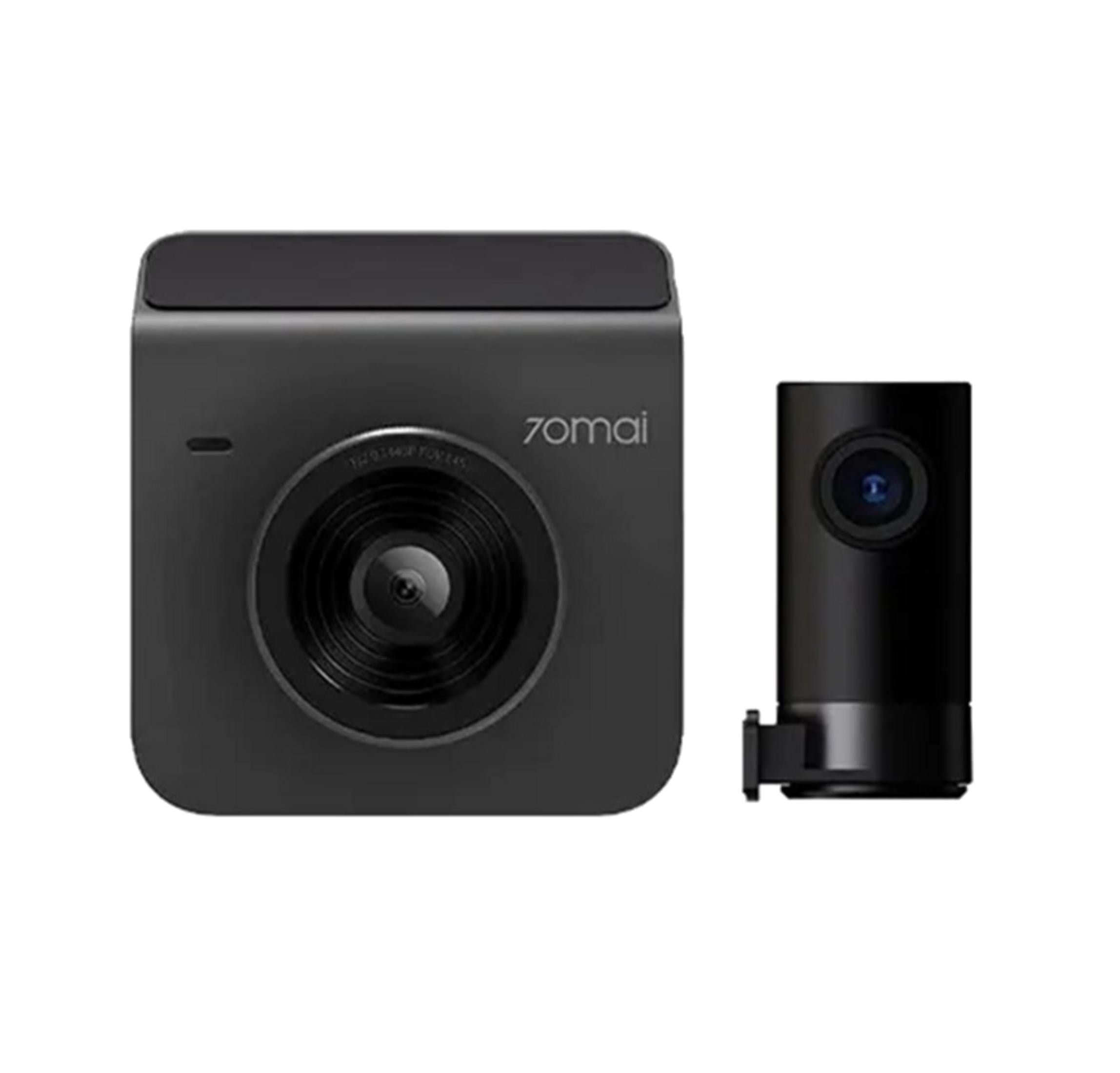 Due dashcam nere, una rettangolare con lente, l'altra cilindrica.
