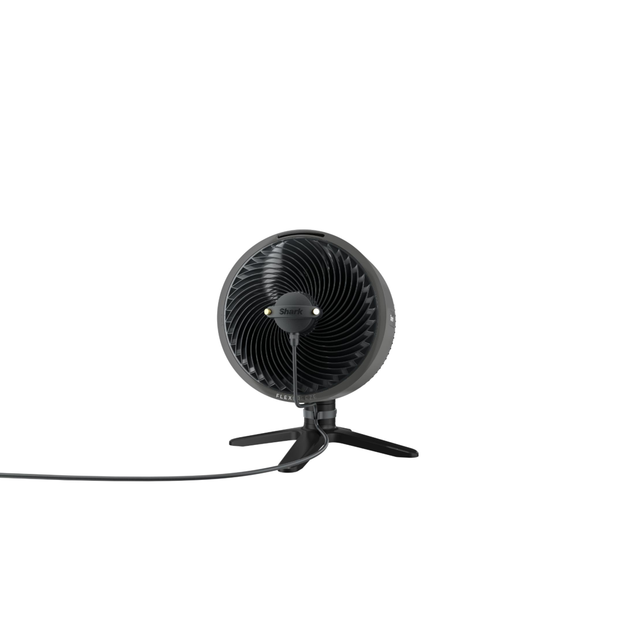 Czarny wentylator Shark FlexBreeze stoi na trójnożnej podstawie.