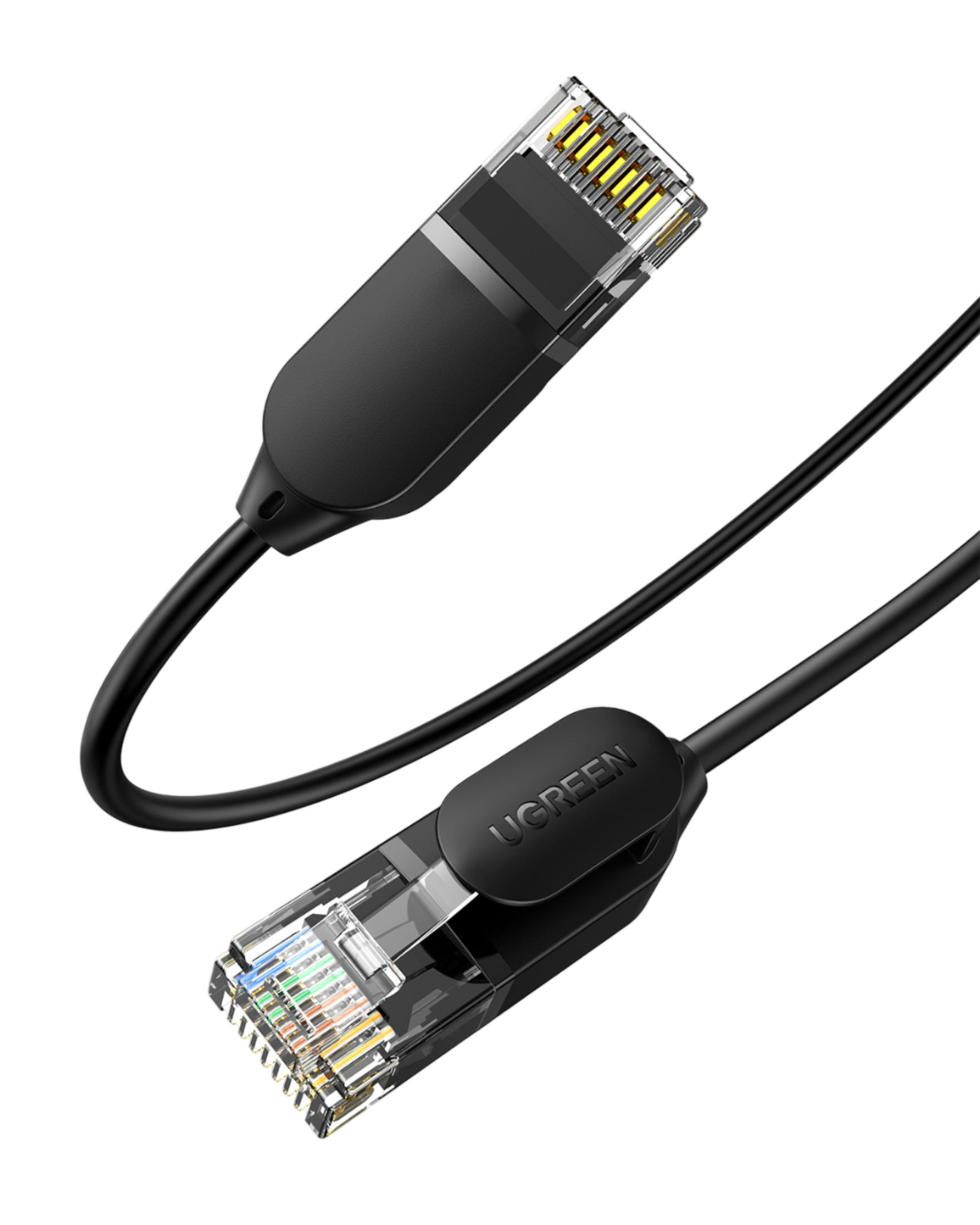 Dwa czarne kable sieciowe z przezroczystymi złączami RJ45 na białym tle.