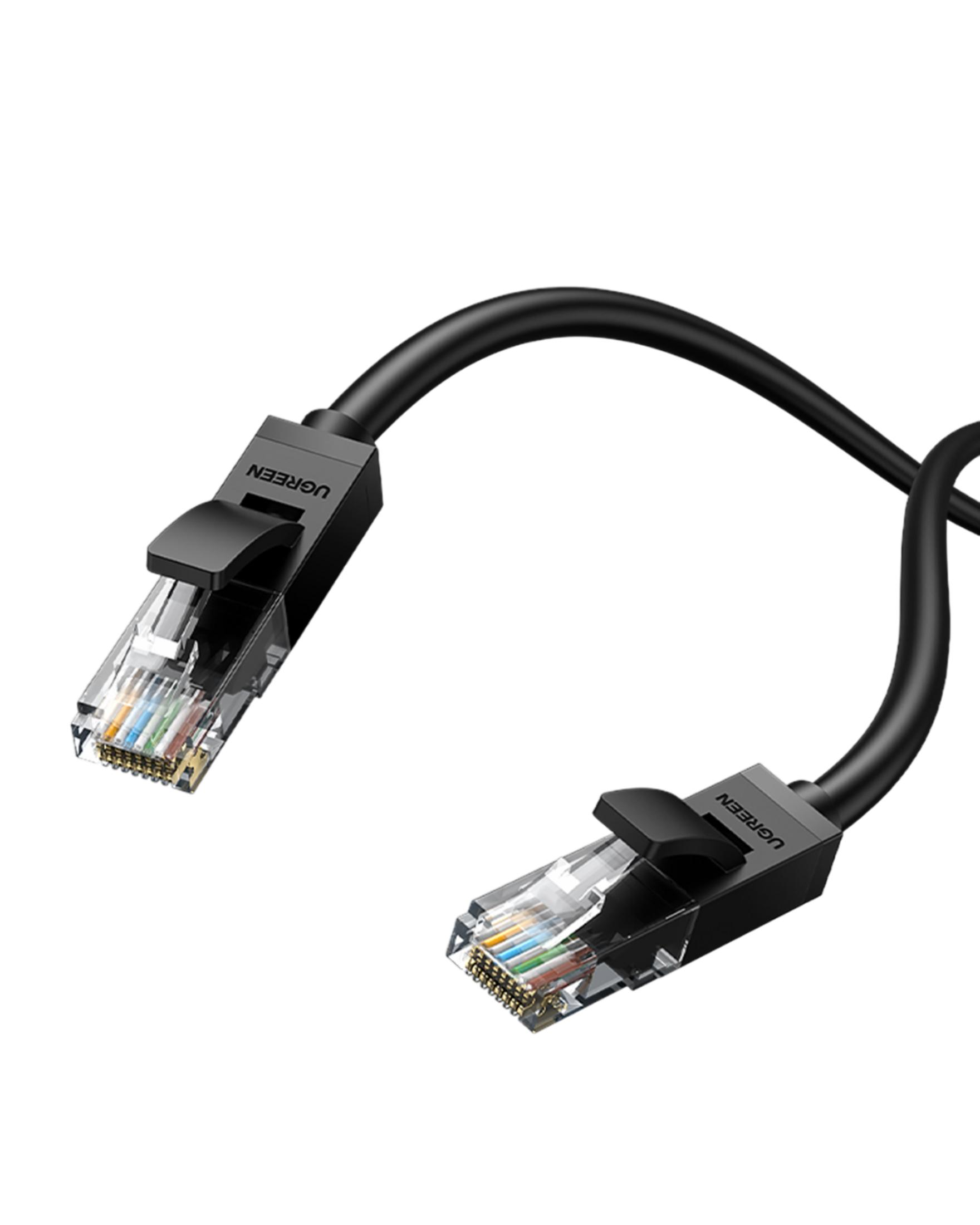 Dwa czarne kable sieciowe z przezroczystymi złączami RJ45 i kolorowymi przewodami.