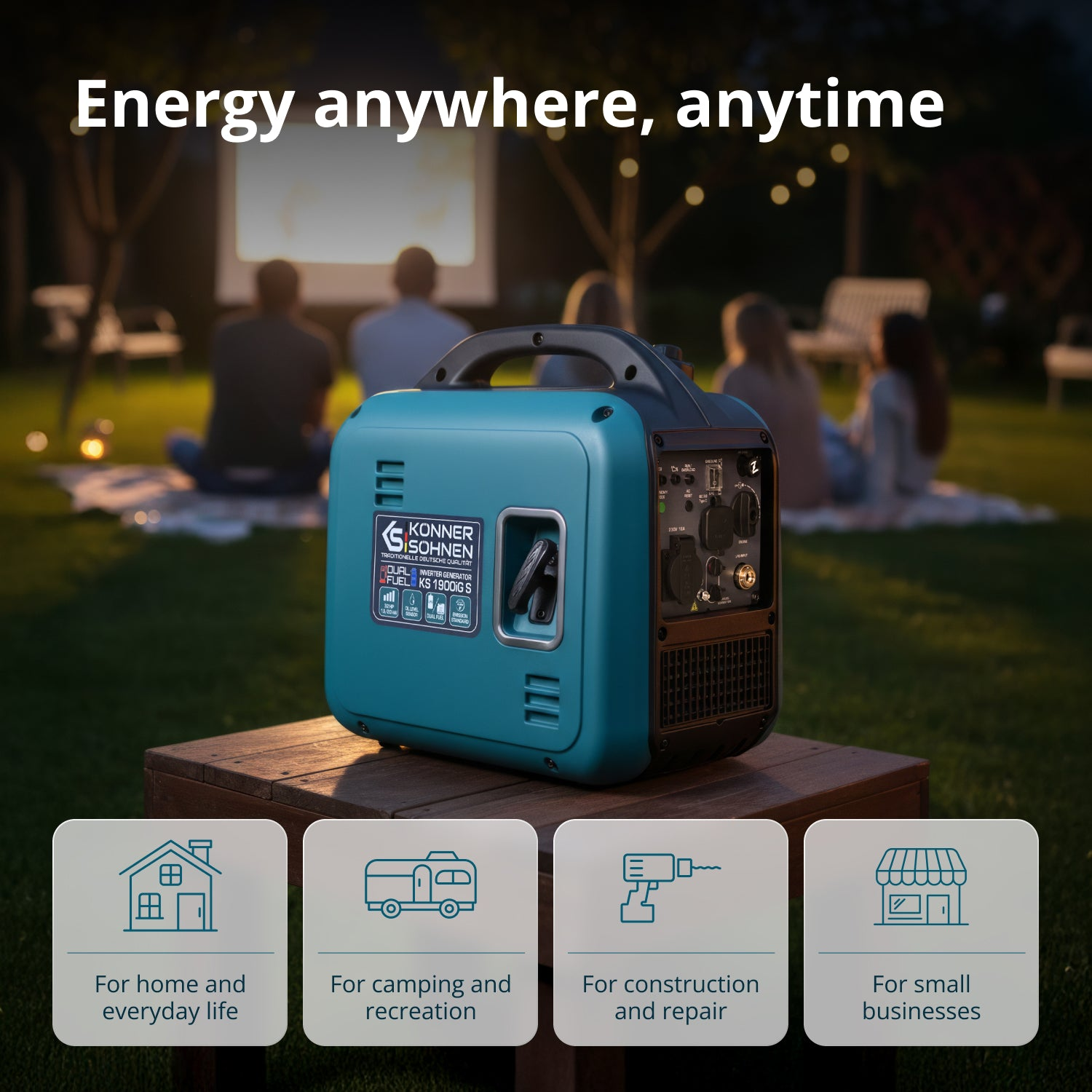 Turkusowy przenośny generator na drewnianym stole na zewnątrz w nocy, z ludźmi oglądającymi wyświetlany film w tle.