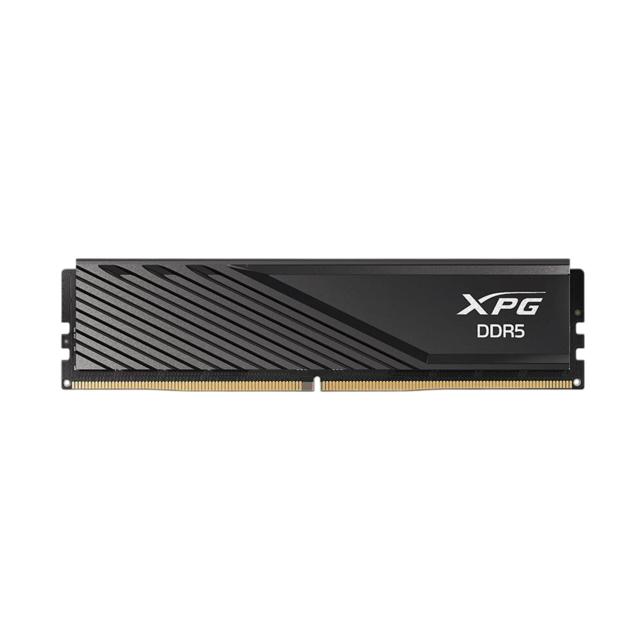 Czarny moduł RAM XPG DDR5 z srebrnym radiatorem.